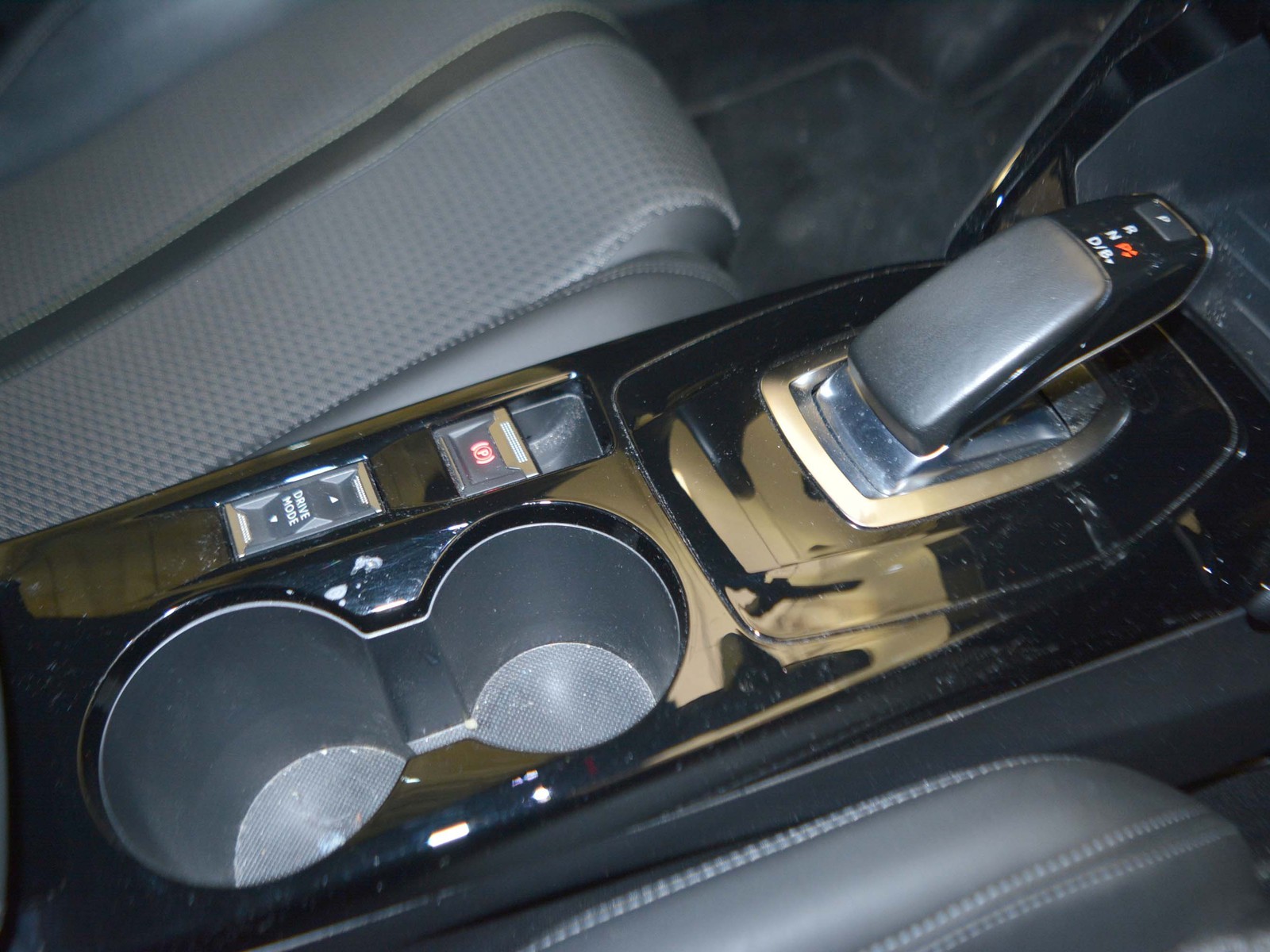 12 - Peugeot e-2008 100kw gt line