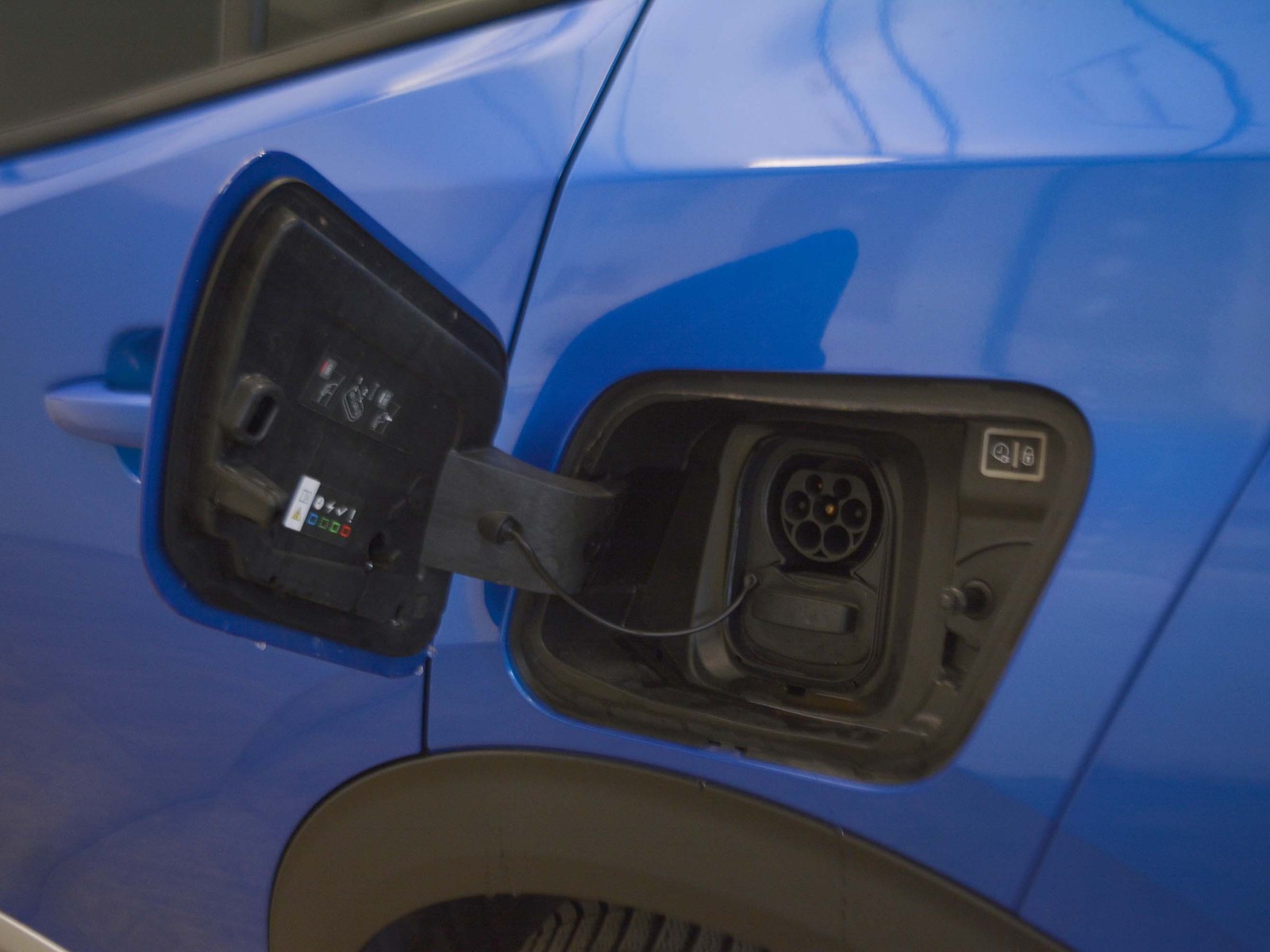 14 - Peugeot e-2008 100kw gt line