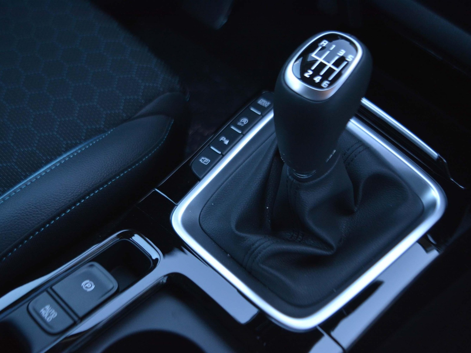 17 - Kia Xceed 1.5 t-gdi mhev 140cv style mt