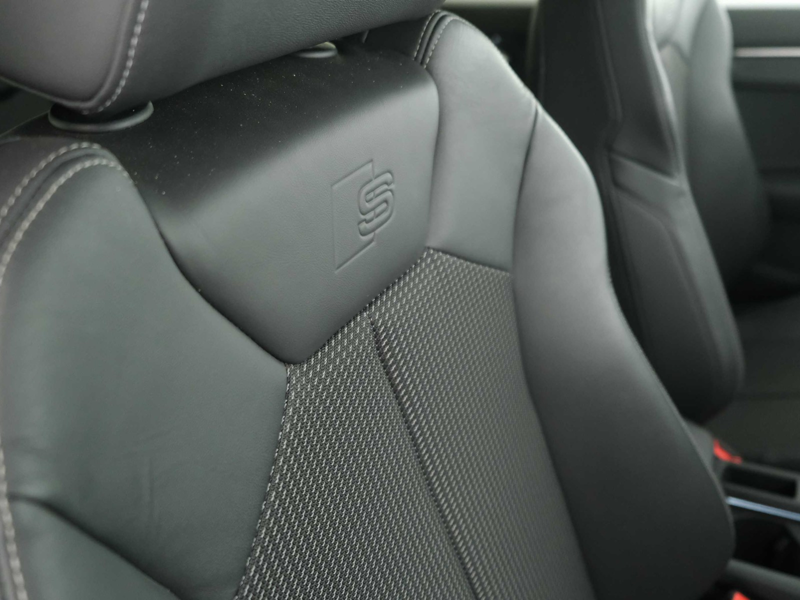 33 - Audi Q3 sportback 35 2.0 tdi s line edition s tronic