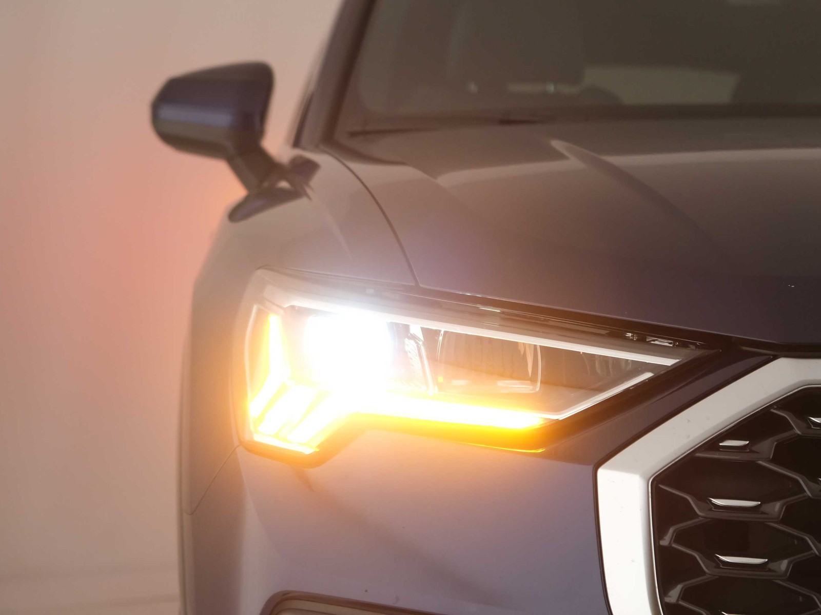 6 - Audi Q3 sportback 35 2.0 tdi s line edition s tronic