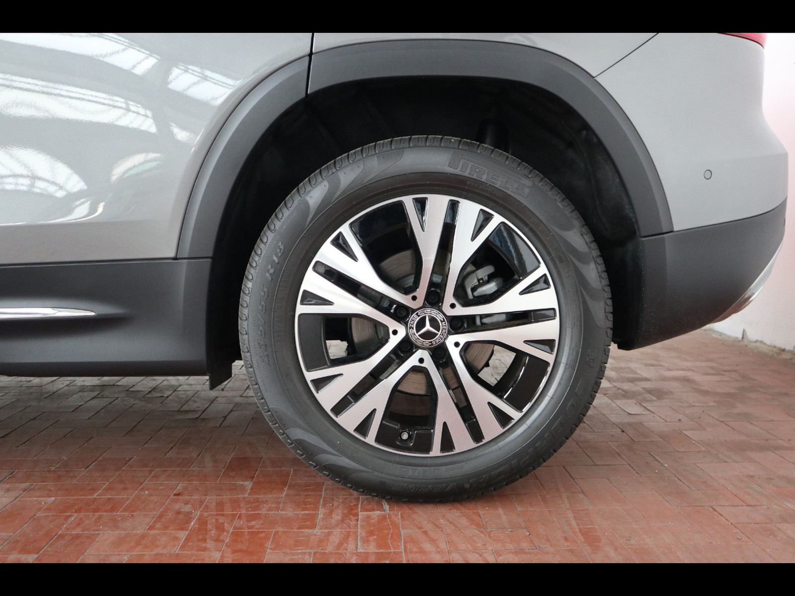 4 - Mercedes GLB 200 d progressive advanced plus 8g-dct