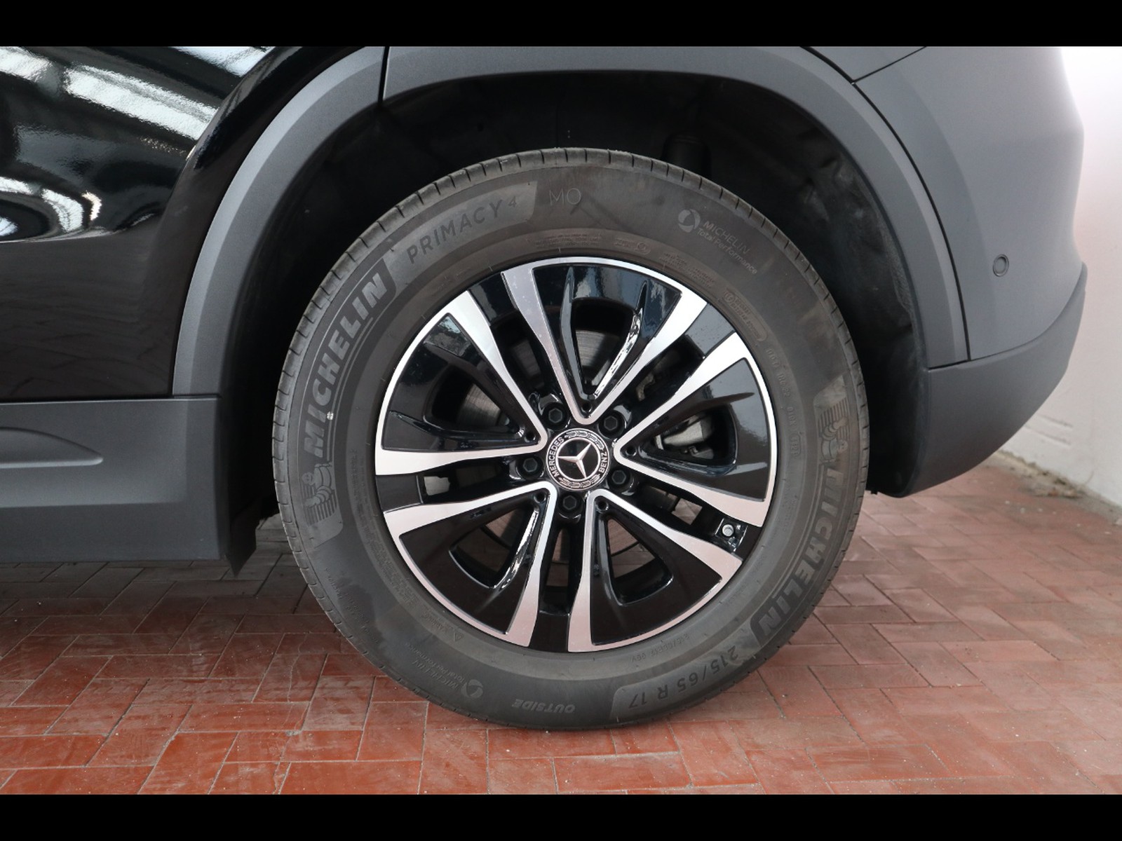 4 - Mercedes GLA 180 d advanced 8g-dct