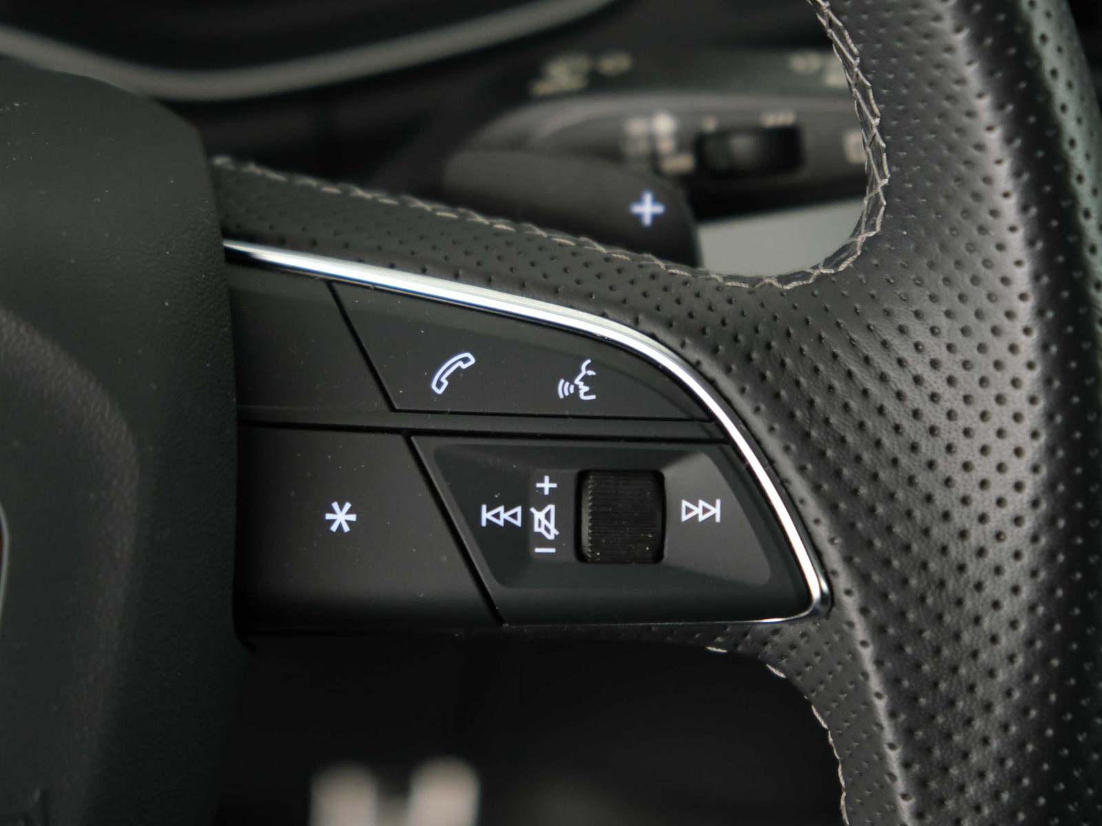 24 - Audi Q5 sportback 40 2.0 tdi mhev 12v s line quattro s tronic