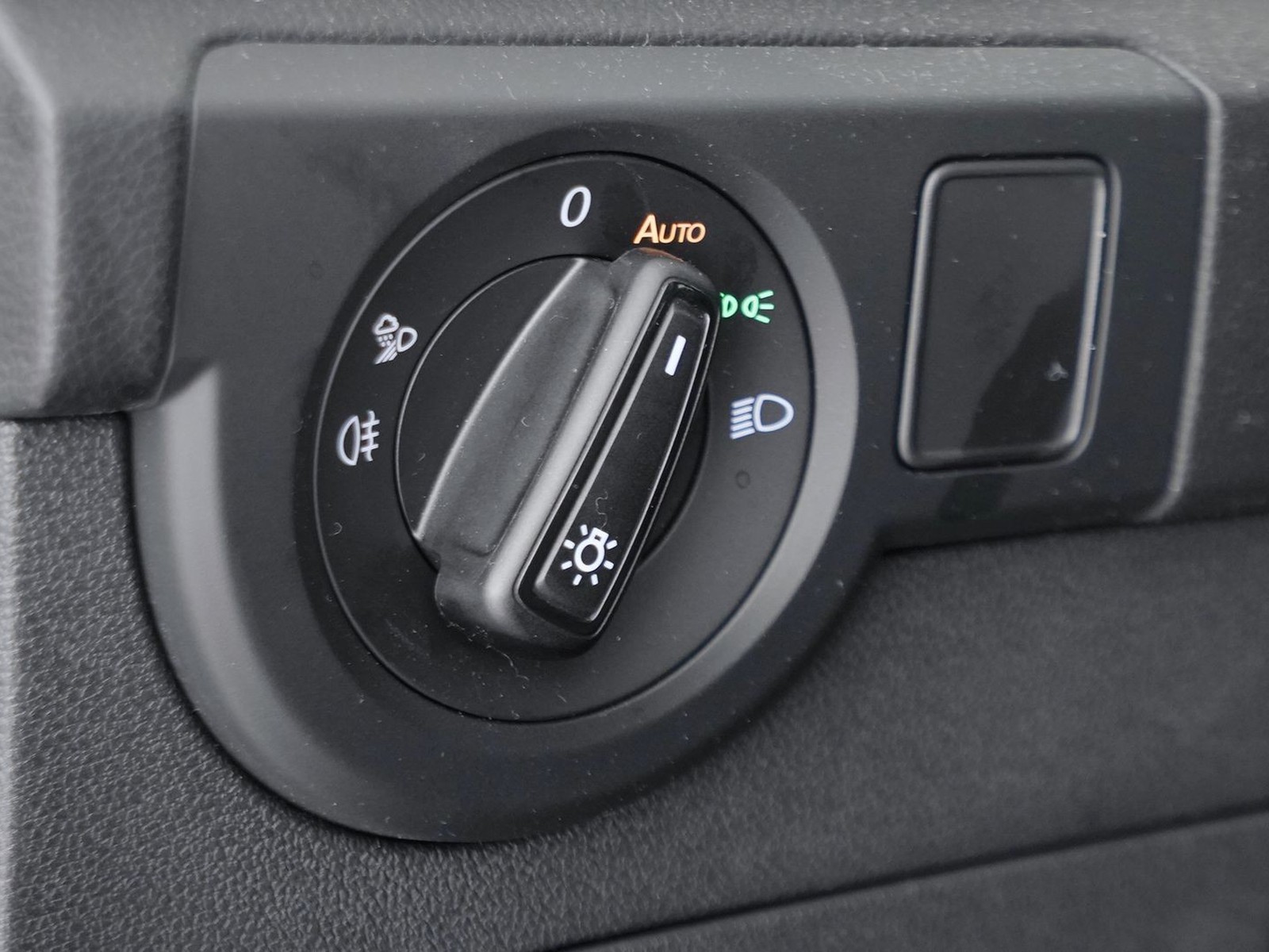 16 - Volkswagen T-Cross 1.0 tsi 95cv edition plus