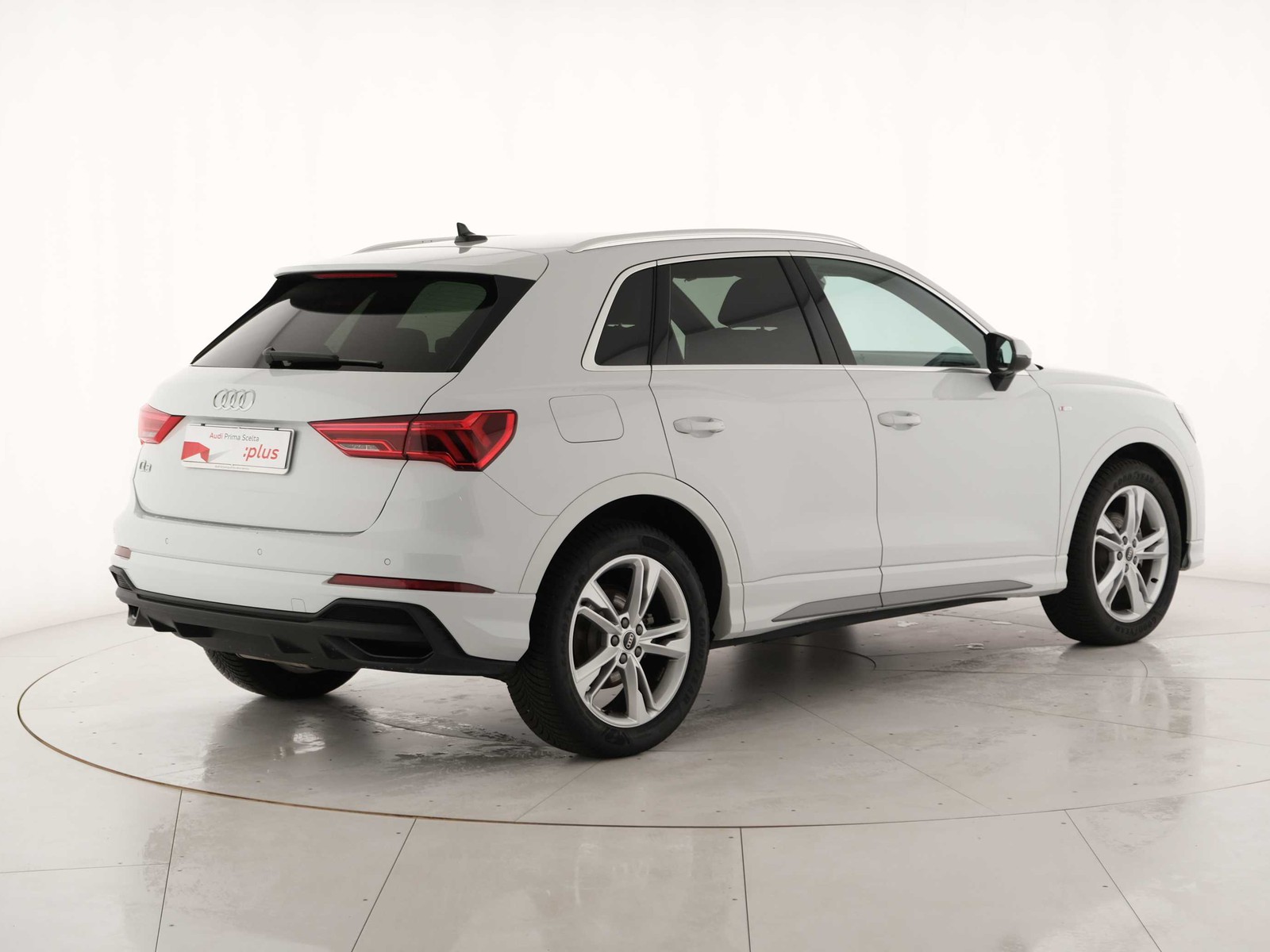 2 - Audi Q3 35 2.0 tdi s line edition s tronic
