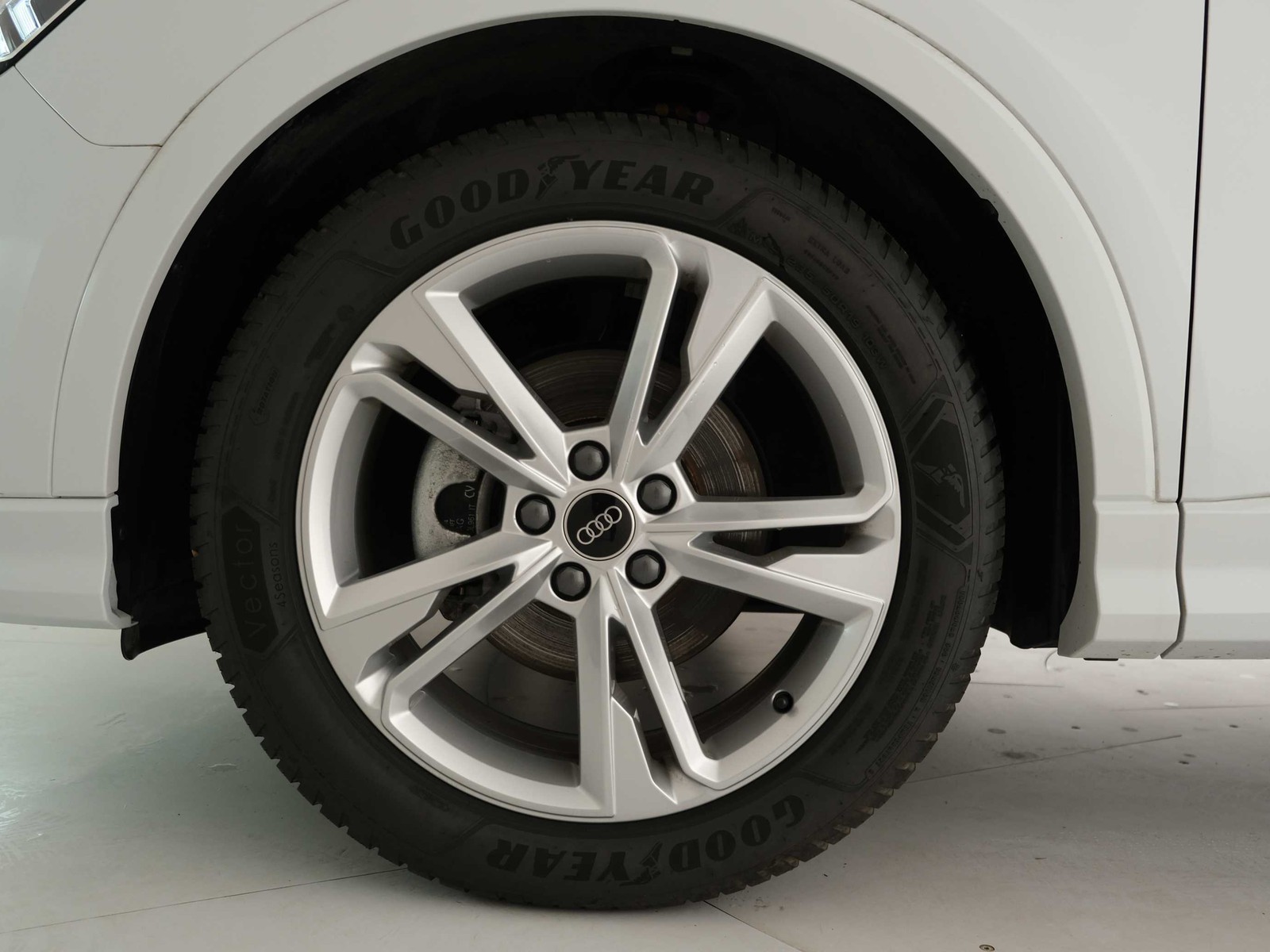 11 - Audi Q3 35 2.0 tdi s line edition s tronic