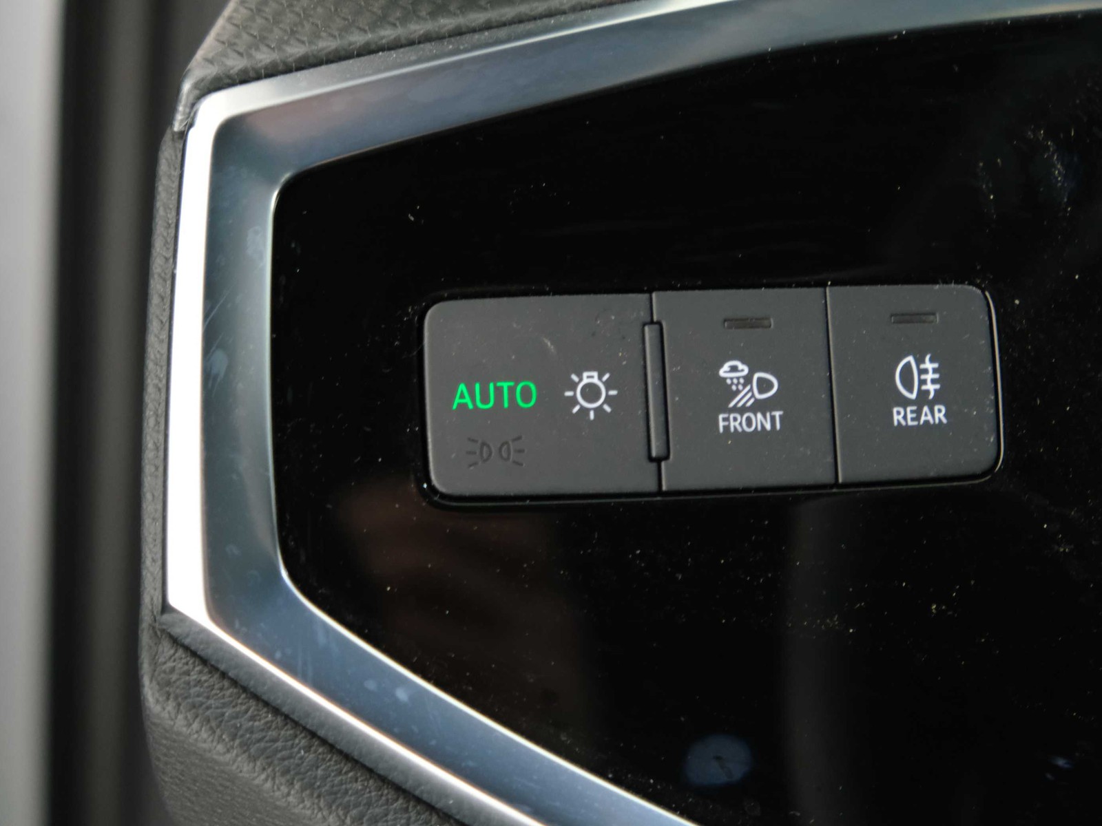 12 - Audi Q3 35 2.0 tdi s line edition s tronic