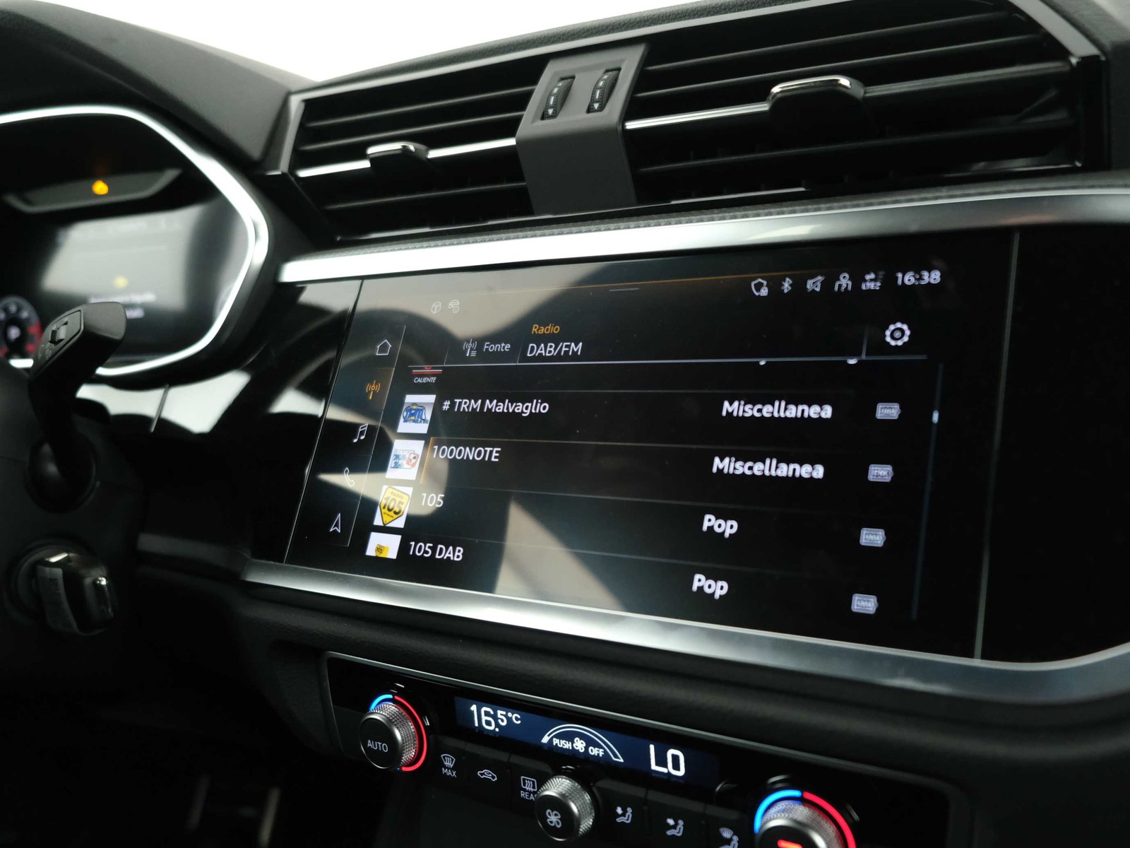 22 - Audi Q3 35 2.0 tdi s line edition s tronic