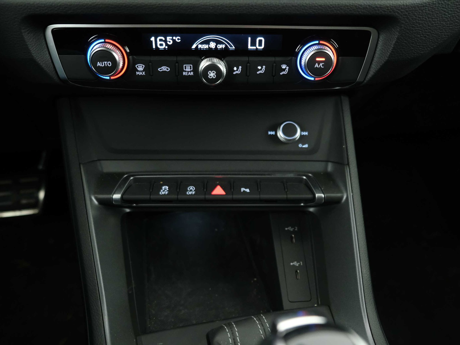 24 - Audi Q3 35 2.0 tdi s line edition s tronic