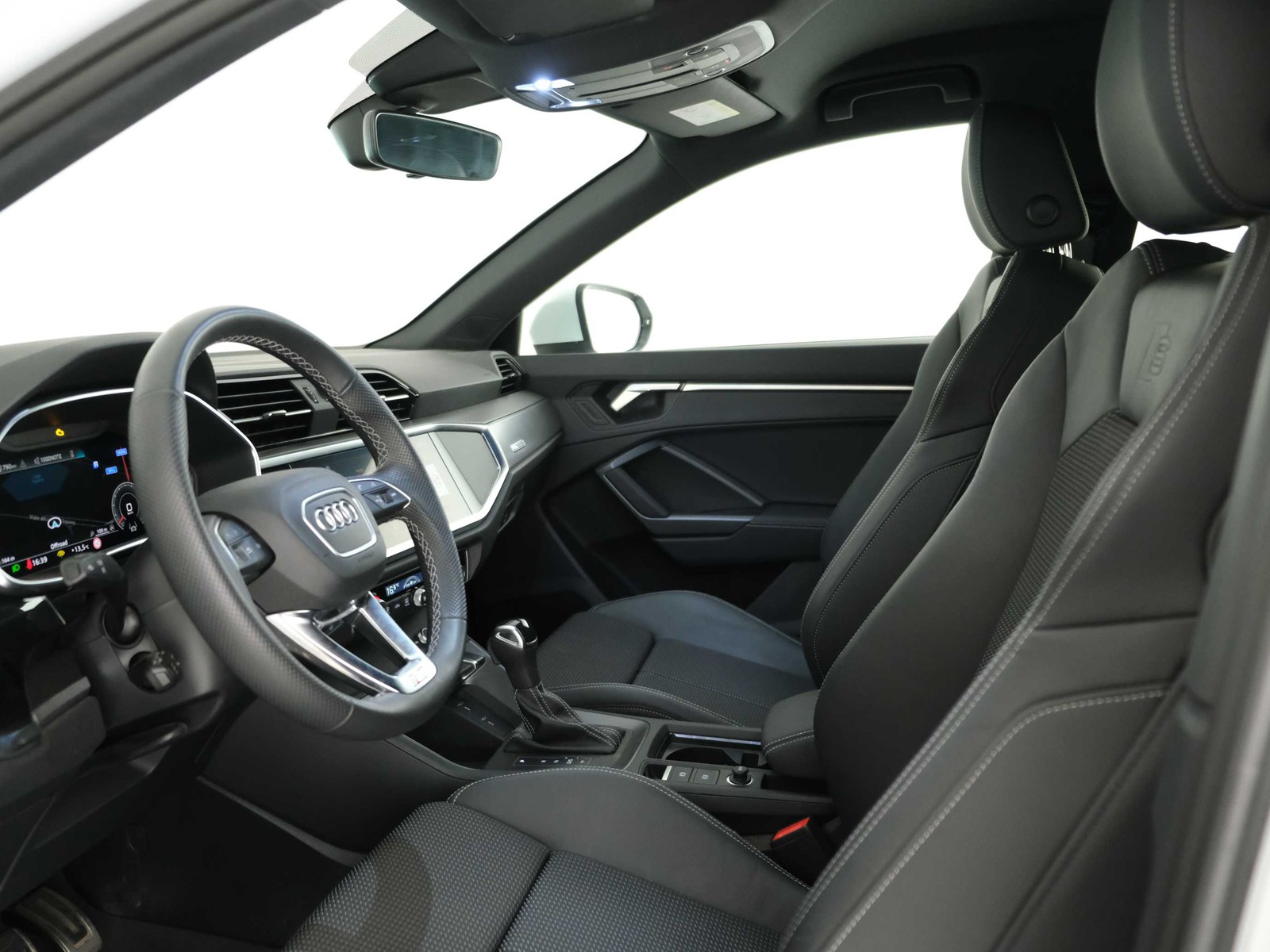 33 - Audi Q3 35 2.0 tdi s line edition s tronic