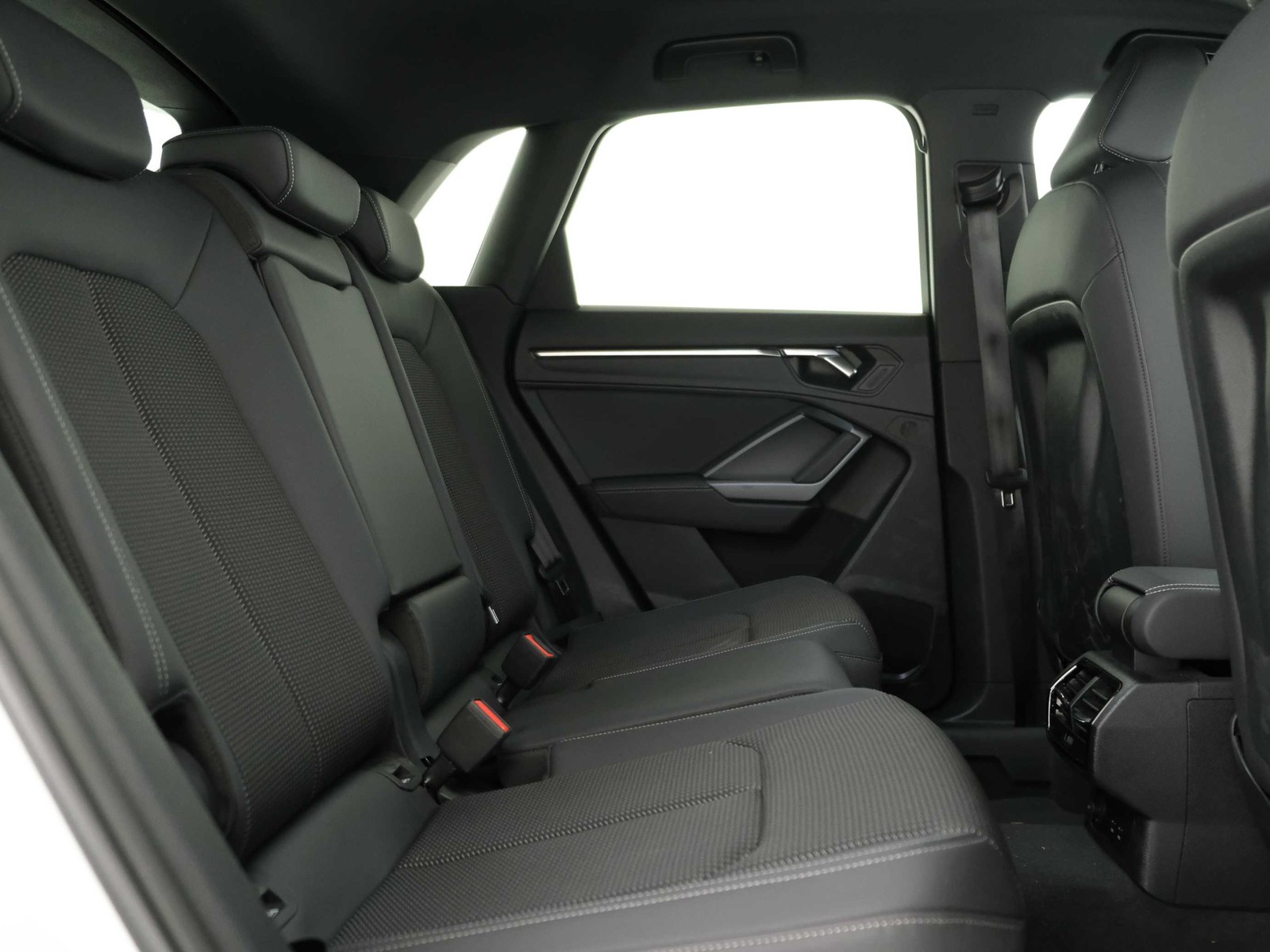 34 - Audi Q3 35 2.0 tdi s line edition s tronic