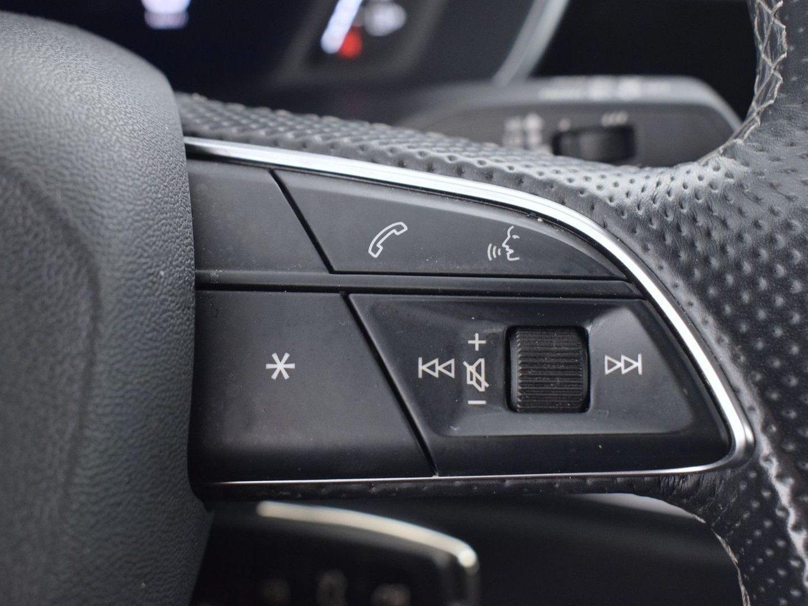 9 - Audi Q3 sportback 35 2.0 tdi s line edition s tronic