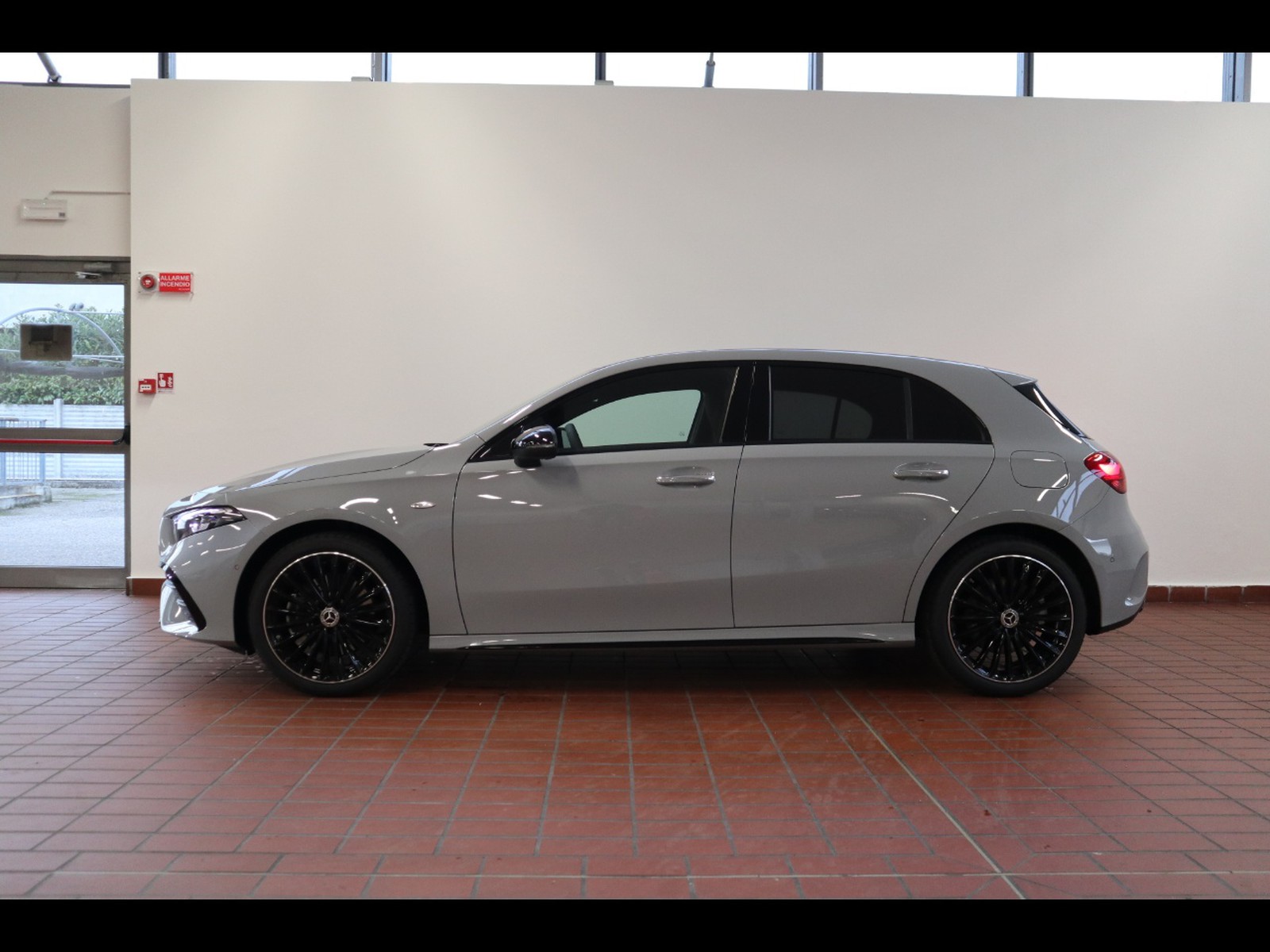 3 - Mercedes Classe A 250 e plug-in-hybrid alpine grey edition speedshift dct amg 8g