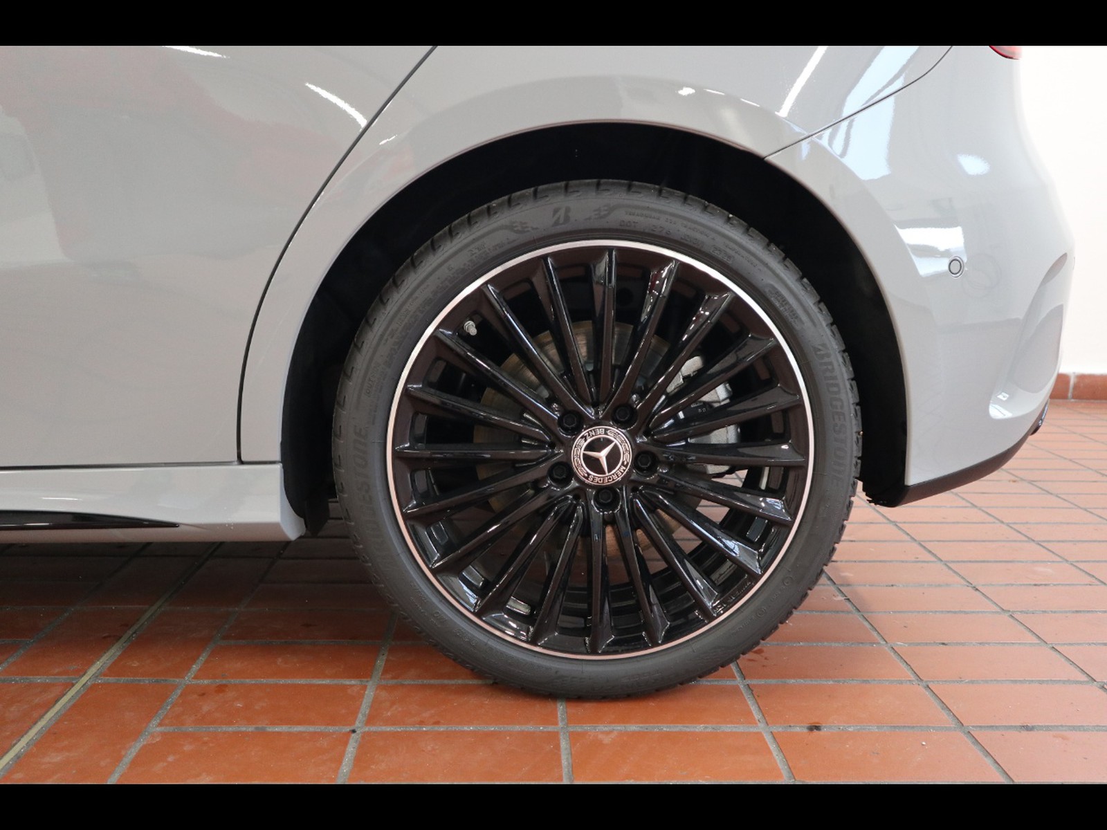 4 - Mercedes Classe A 250 e plug-in-hybrid alpine grey edition speedshift dct amg 8g