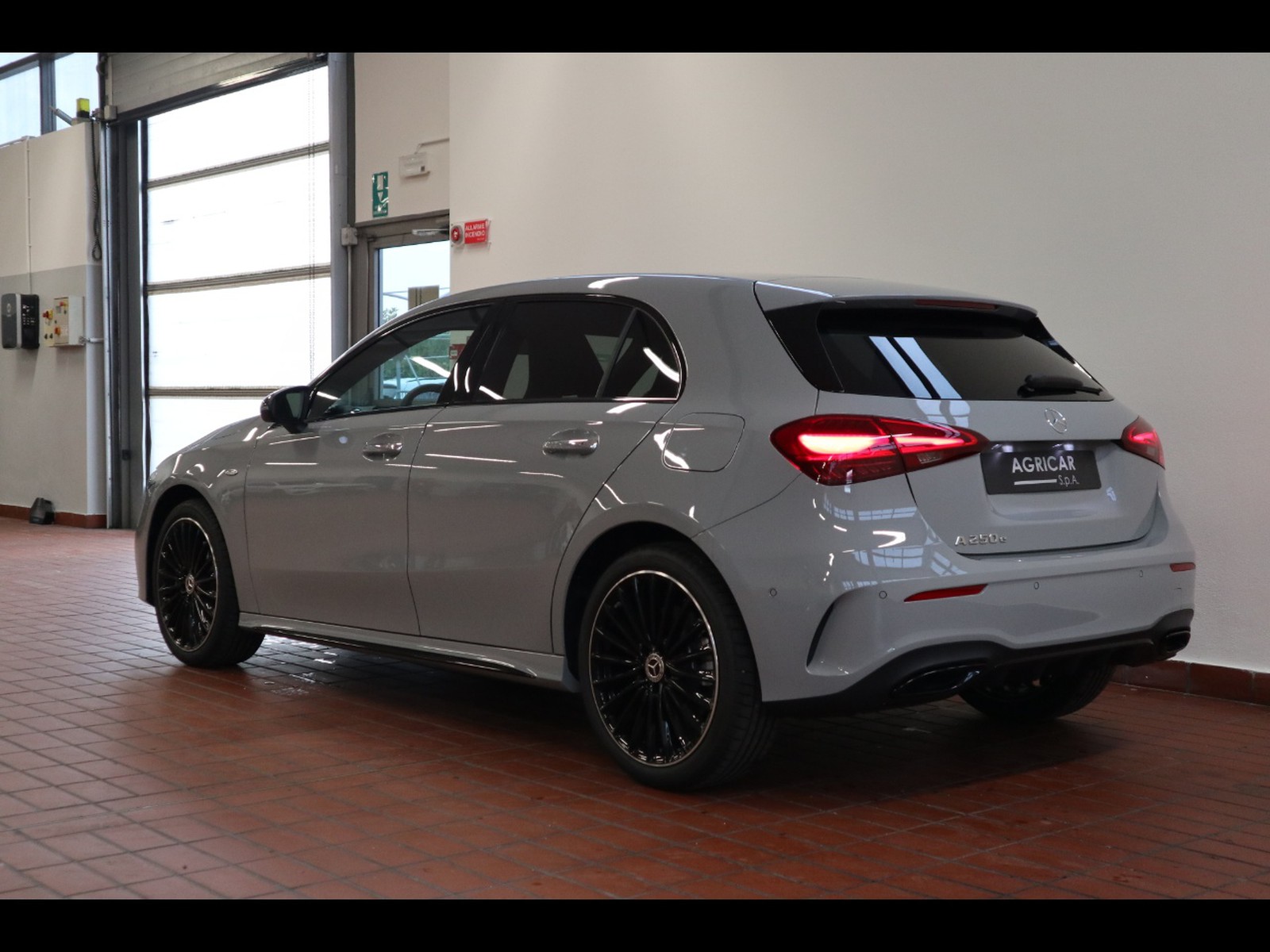 5 - Mercedes Classe A 250 e plug-in-hybrid alpine grey edition speedshift dct amg 8g
