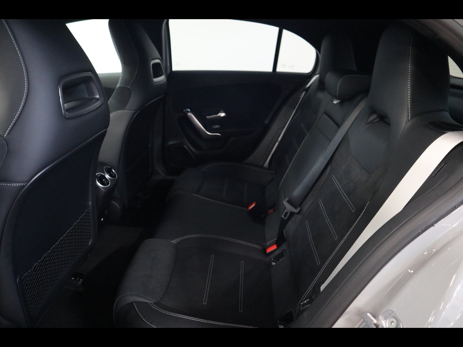 8 - Mercedes Classe A 250 e plug-in-hybrid alpine grey edition speedshift dct amg 8g