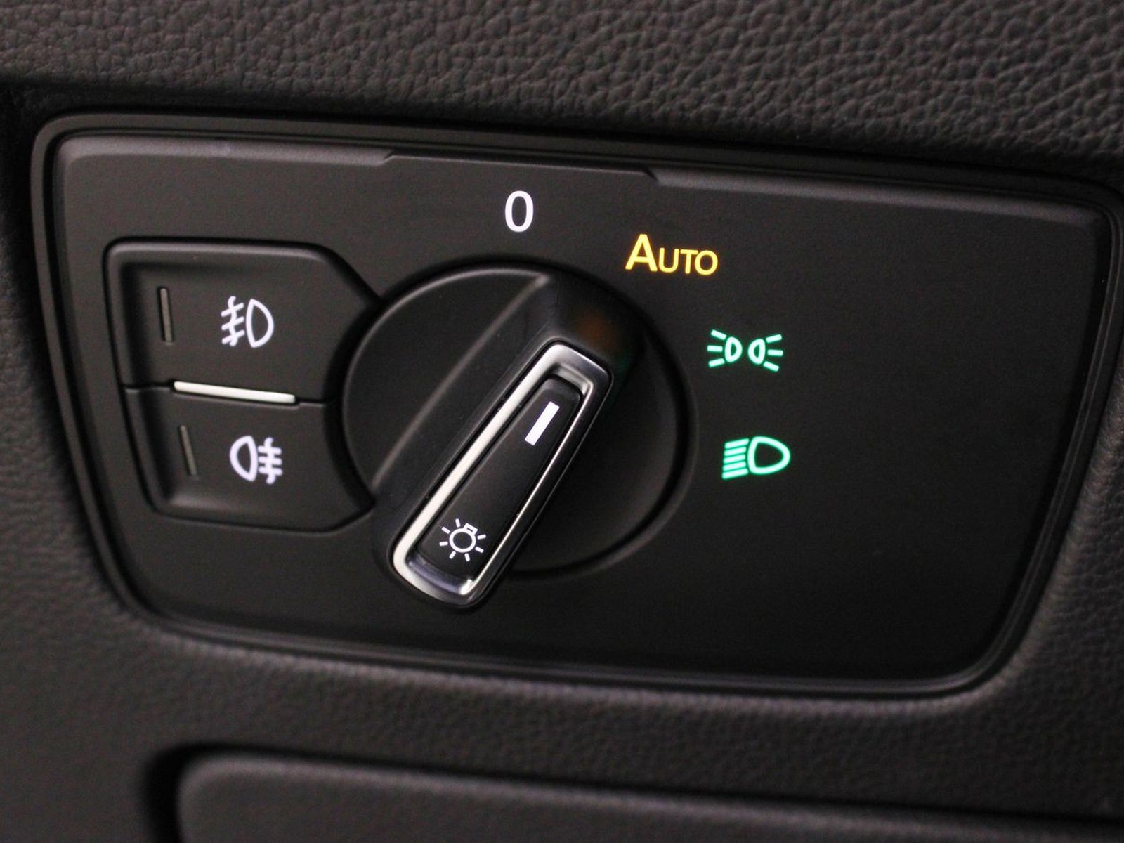 16 - Volkswagen Passat variant 2.0 tdi scr evo 150cv business dsg