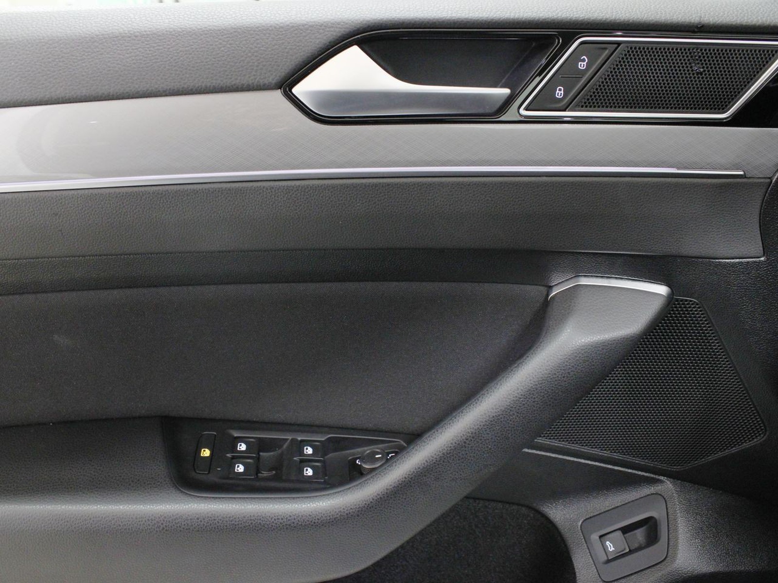 17 - Volkswagen Passat variant 2.0 tdi scr evo 150cv business dsg