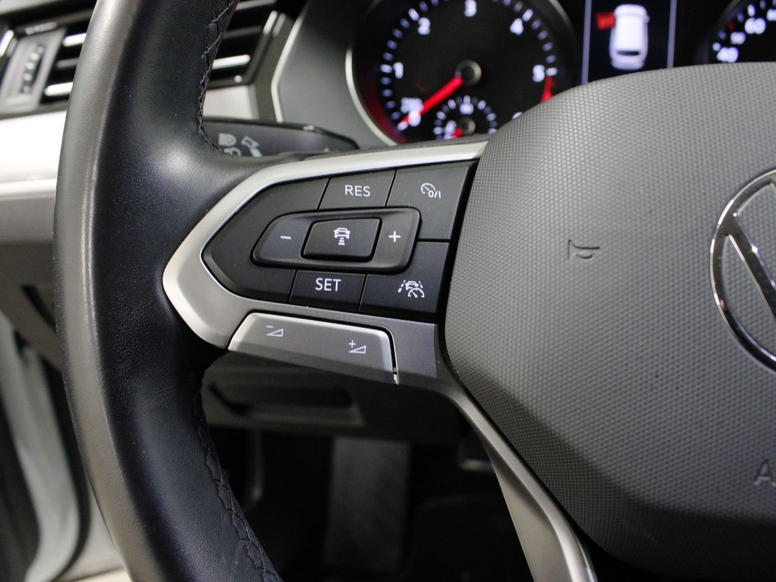 22 - Volkswagen Passat variant 2.0 tdi scr evo 150cv business dsg