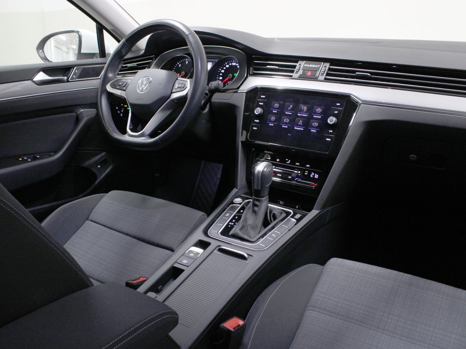 6 - Volkswagen Passat variant 2.0 tdi scr evo 150cv business dsg