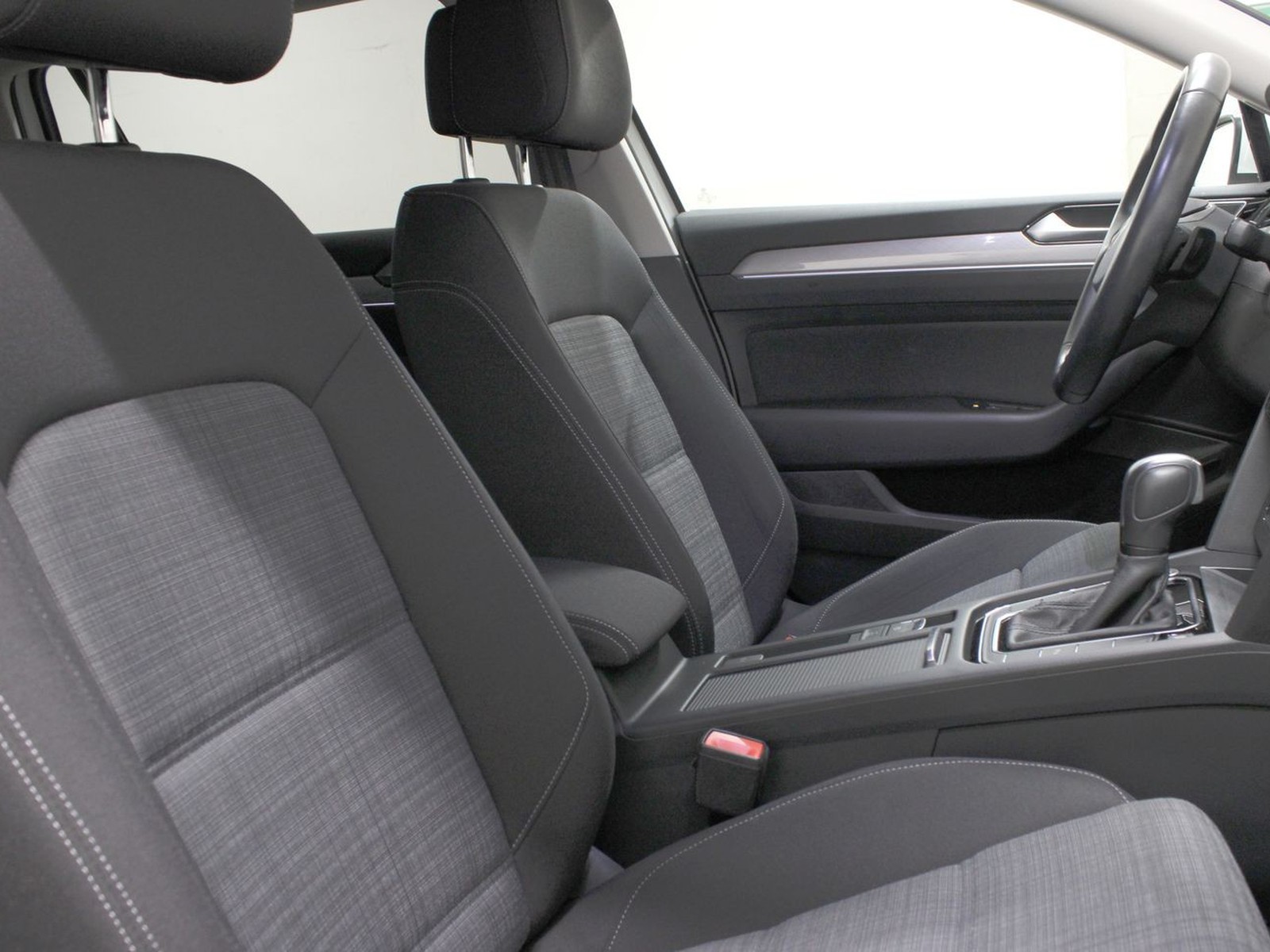 8 - Volkswagen Passat variant 2.0 tdi scr evo 150cv business dsg