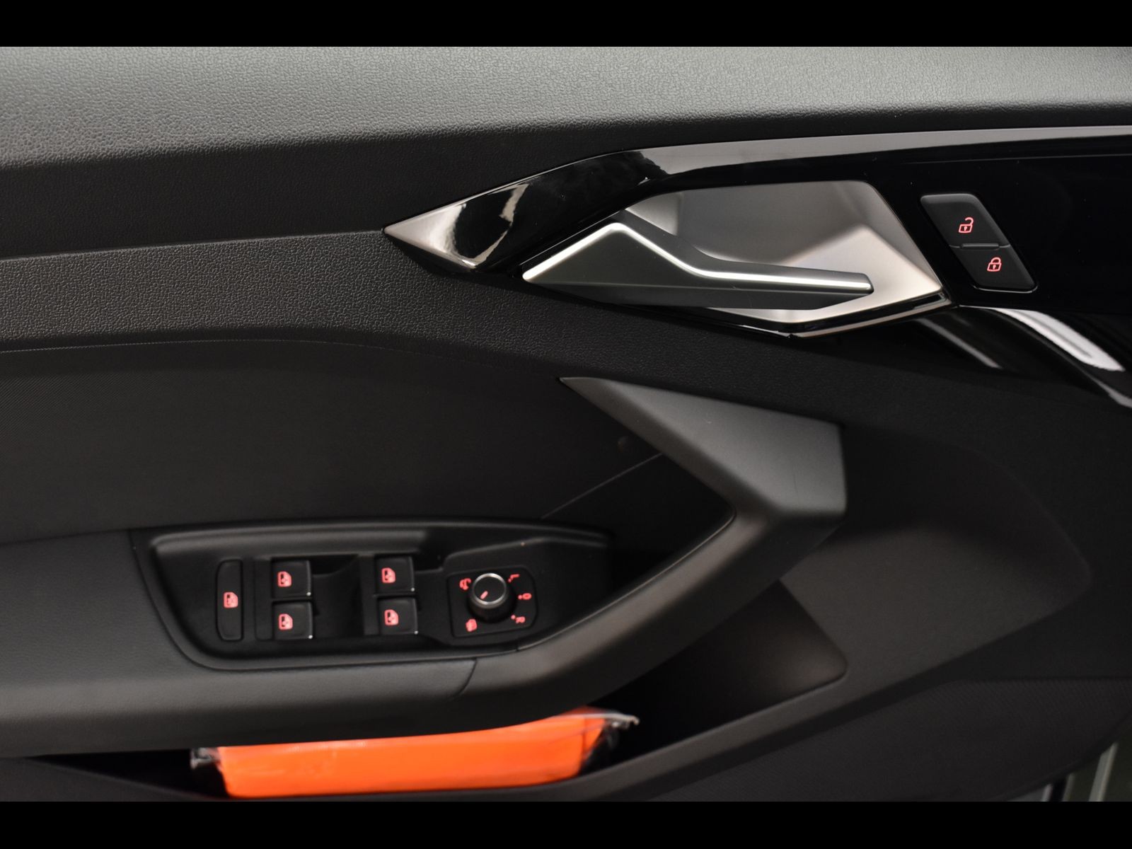 16 - Audi A1 sportback 30 1.0 tfsi 116cv identity black s tronic