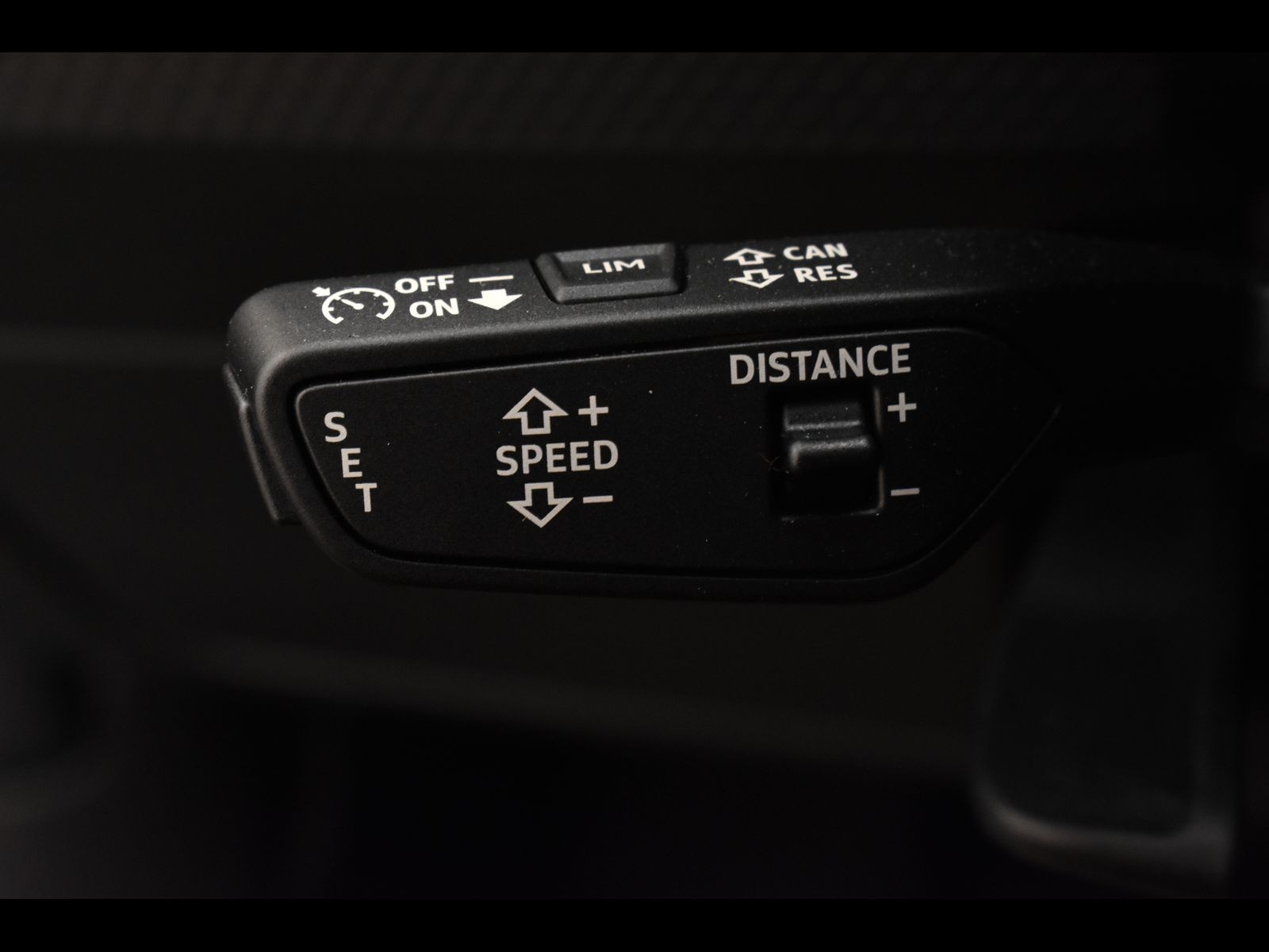 18 - Audi A1 sportback 30 1.0 tfsi 116cv identity black s tronic