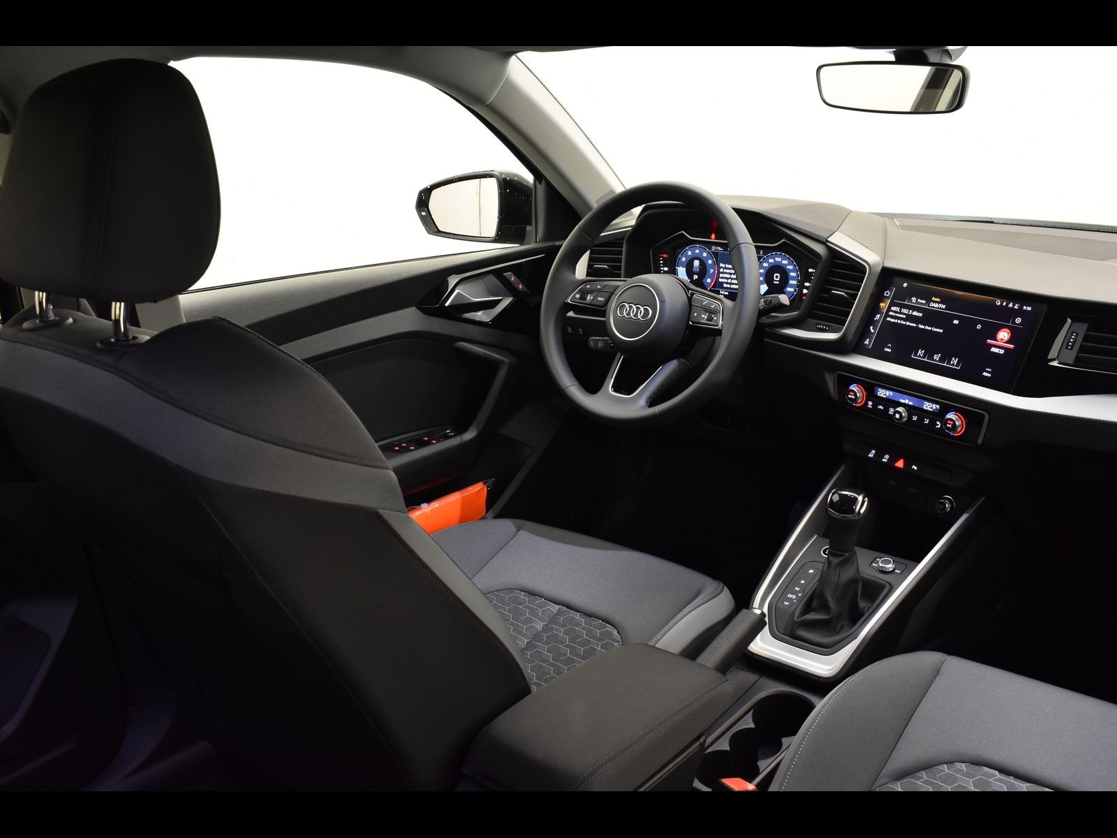 4 - Audi A1 sportback 30 1.0 tfsi 116cv identity black s tronic