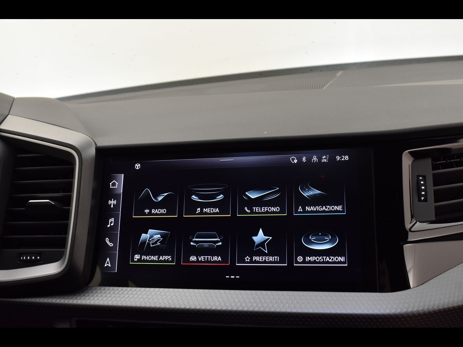 6 - Audi A1 sportback 30 1.0 tfsi 116cv identity black s tronic