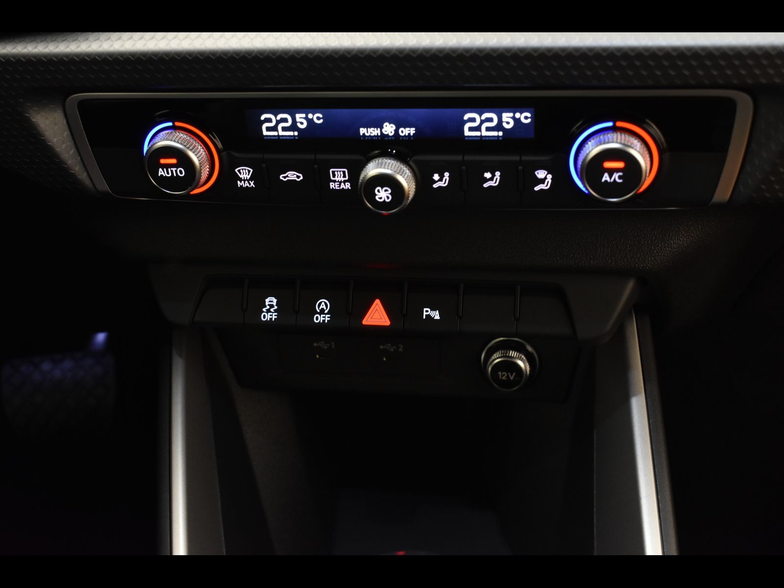 8 - Audi A1 sportback 30 1.0 tfsi 116cv identity black s tronic