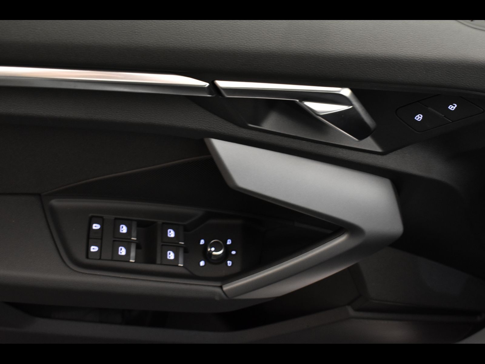 16 - Audi A3 sportback 2.0 tdi 150cv business advanced s tronic