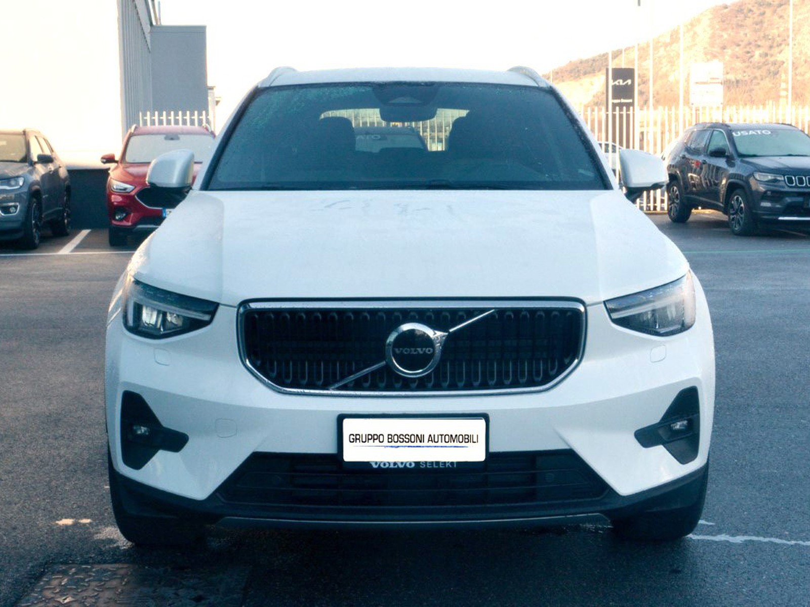 2 - Volvo XC40 2.0 b3 core automatico