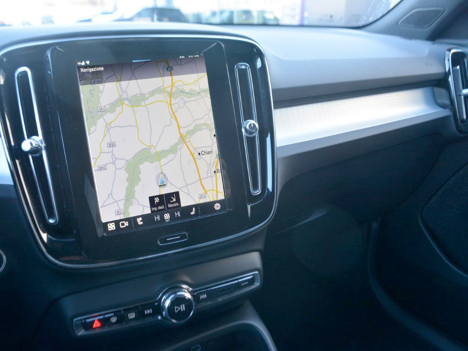 17 - Volvo XC40 2.0 b3 core automatico