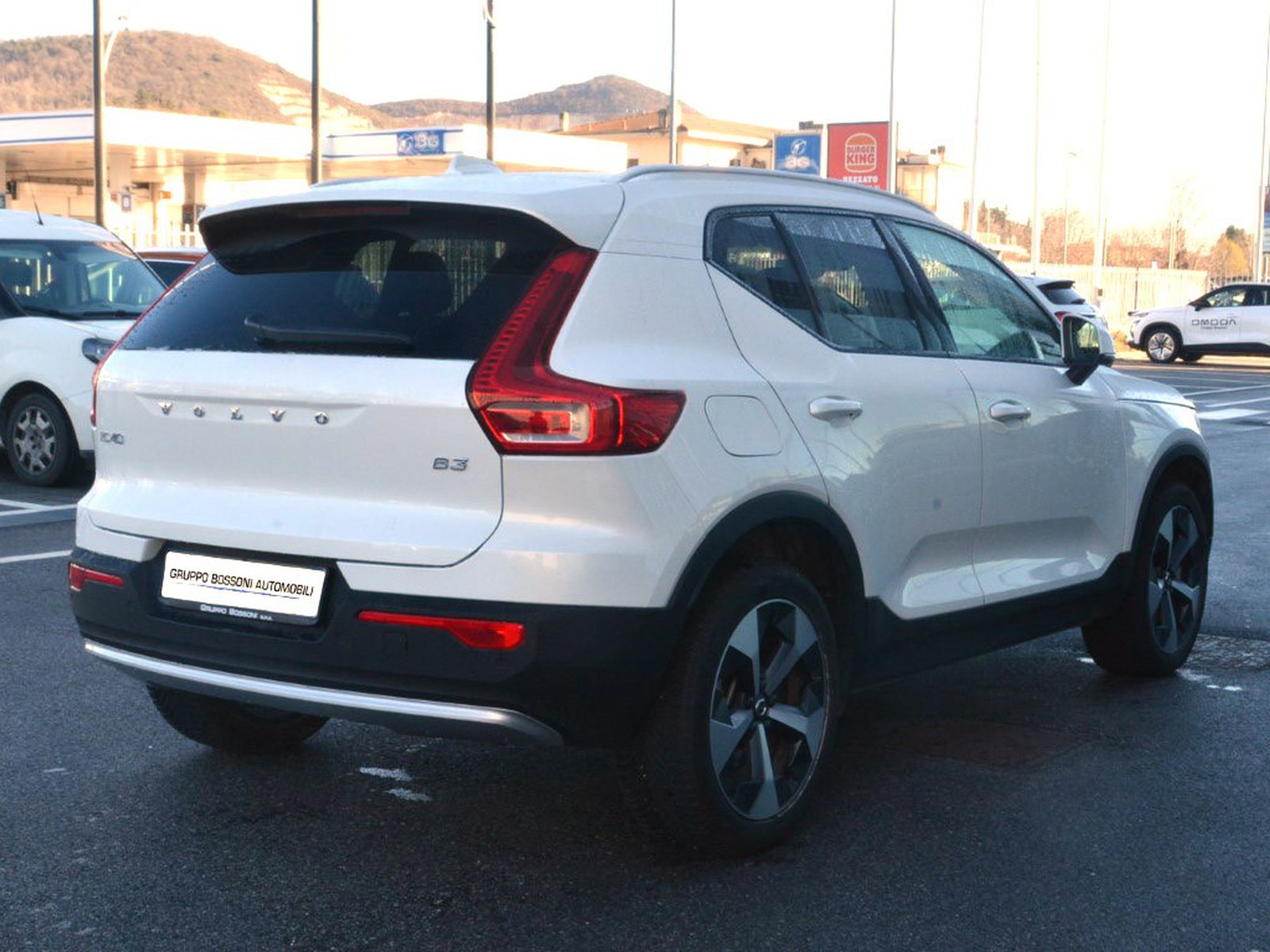 3 - Volvo XC40 2.0 b3 core automatico