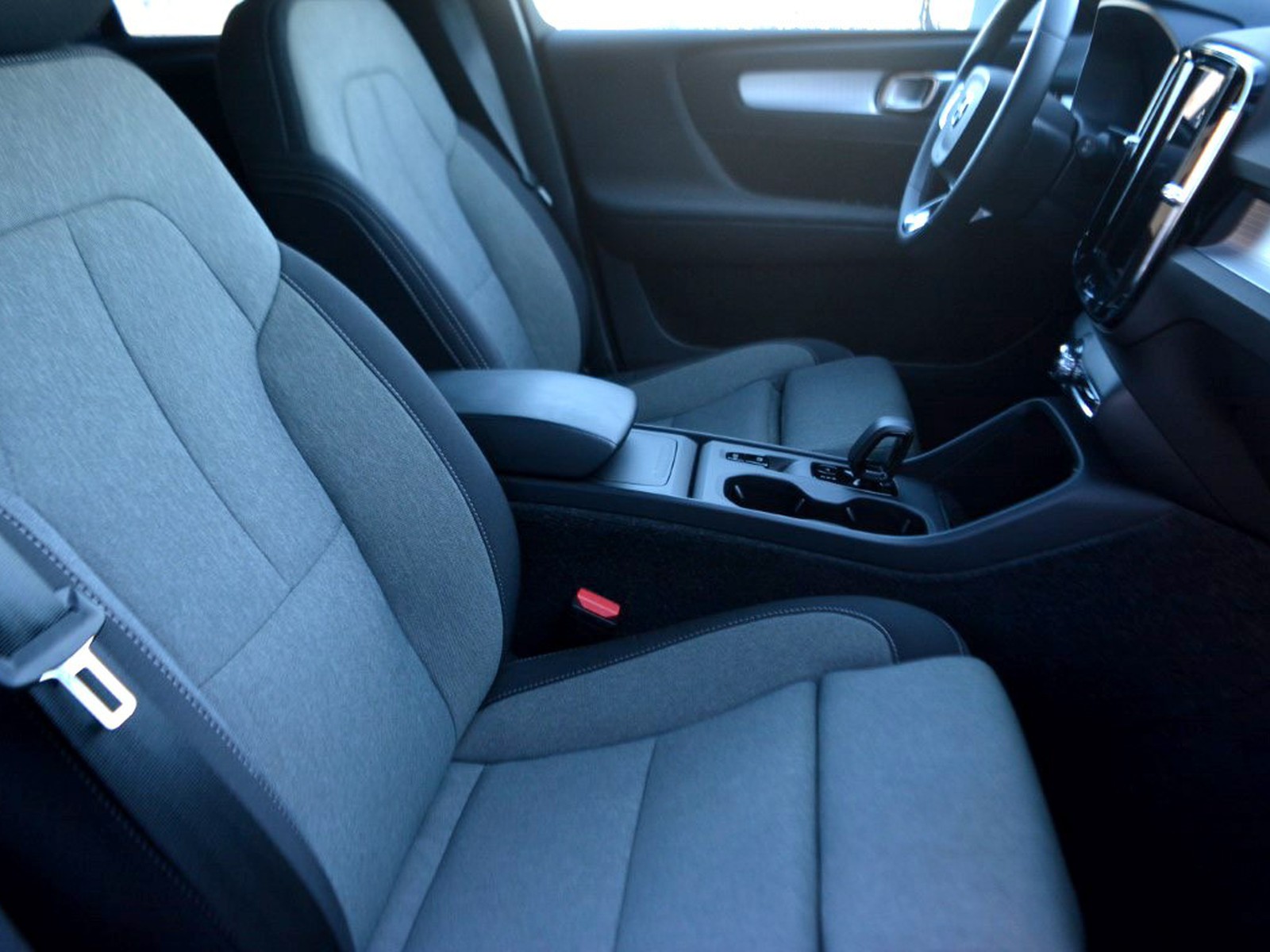 5 - Volvo XC40 2.0 b3 core automatico