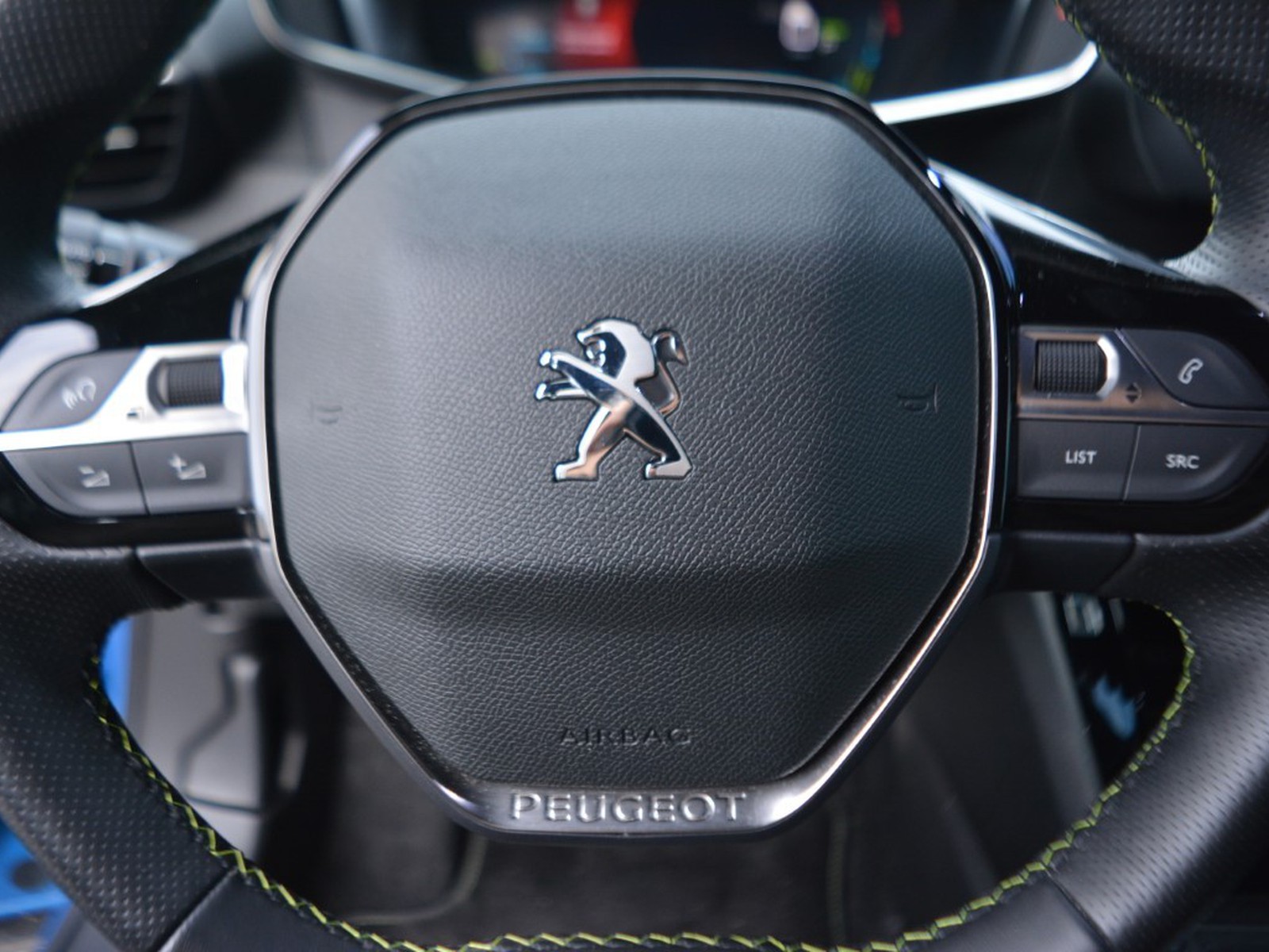 16 - Peugeot e-2008 100kw gt