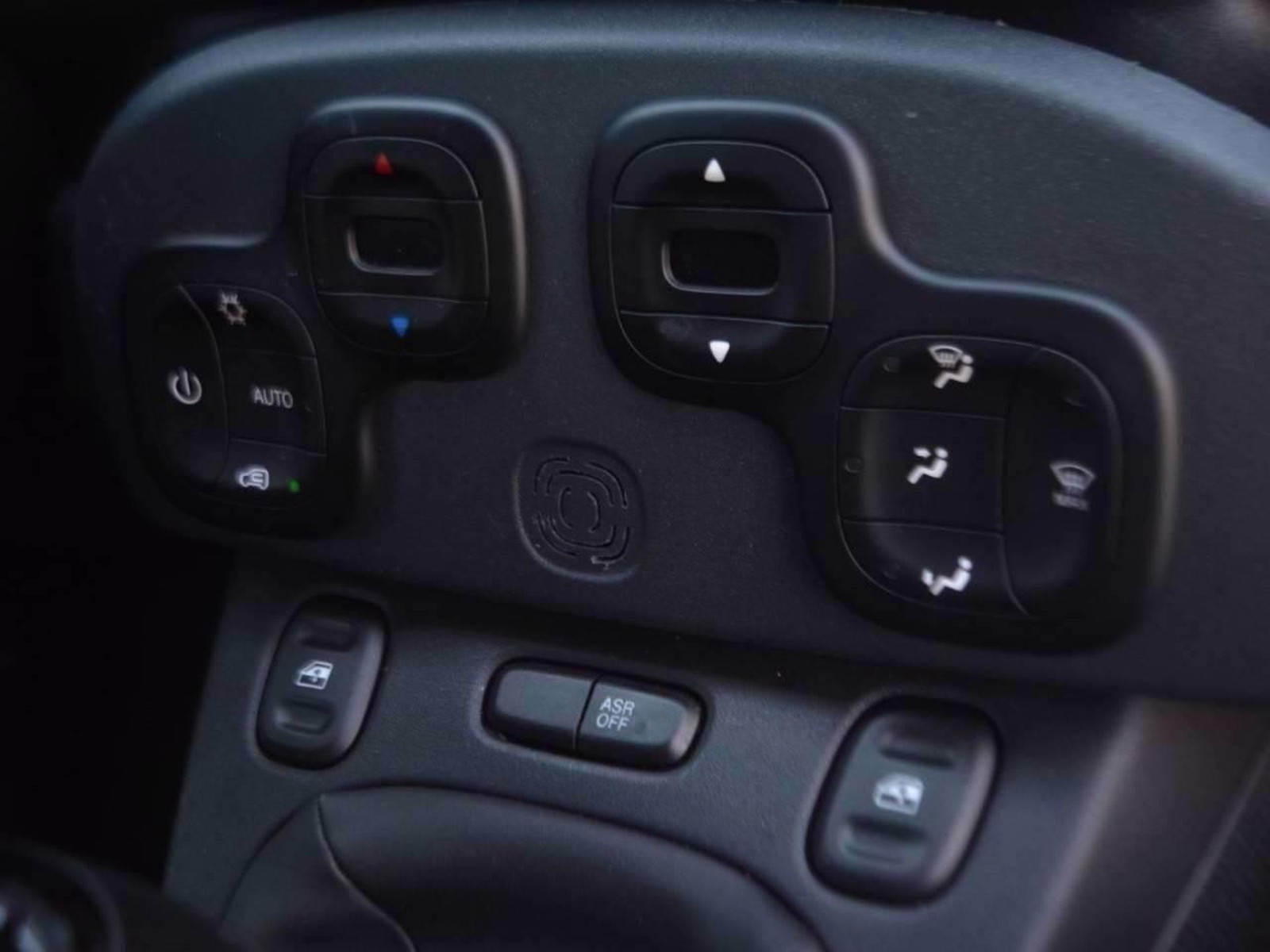 11 - Fiat Panda cross 1.0 firefly hybrid 70cv s&s 5p.ti