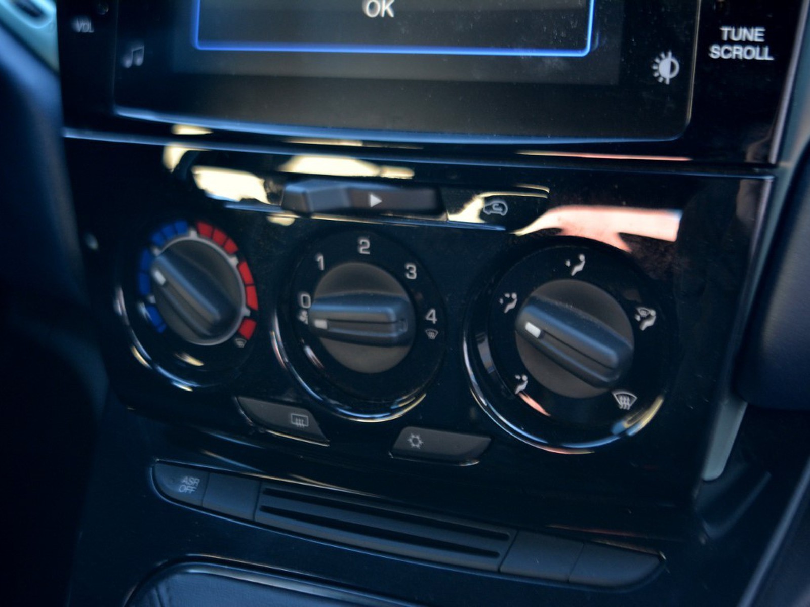 11 - Lancia Ypsilon 1.0 firefly hybrid 70cv platino s&s