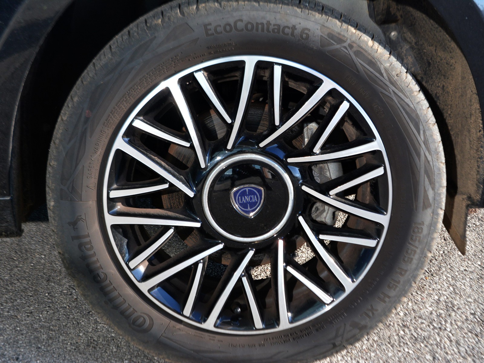 15 - Lancia Ypsilon 1.0 firefly hybrid 70cv platino s&s