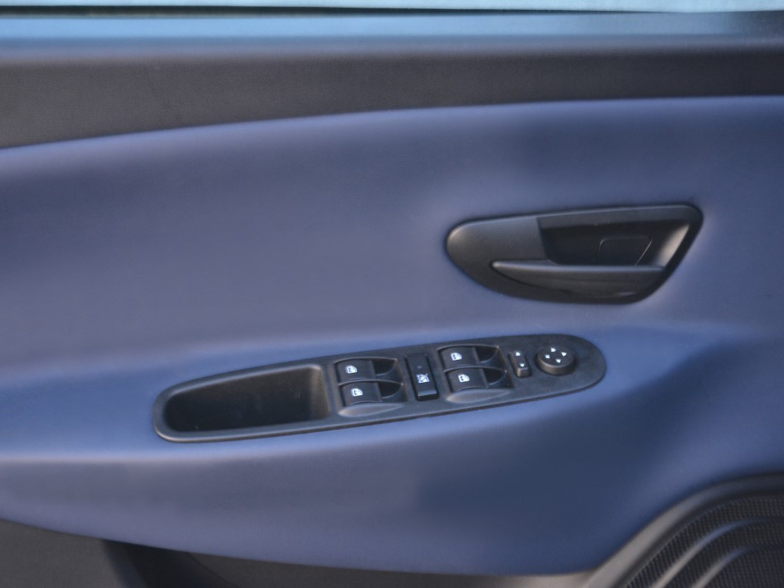 16 - Lancia Ypsilon 1.0 firefly hybrid 70cv platino s&s