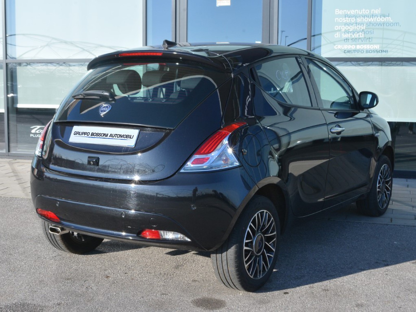 3 - Lancia Ypsilon 1.0 firefly hybrid 70cv platino s&s