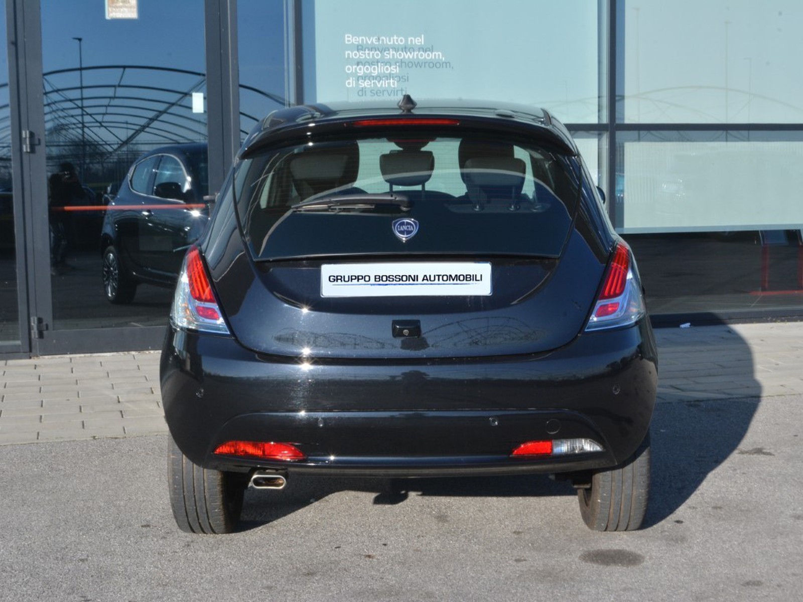 4 - Lancia Ypsilon 1.0 firefly hybrid 70cv platino s&s