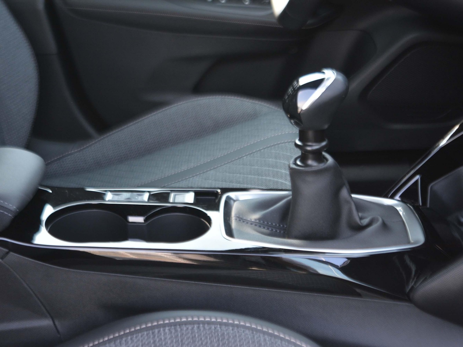 18 - Peugeot 2008 1.2 puretech 100cv allure s&s