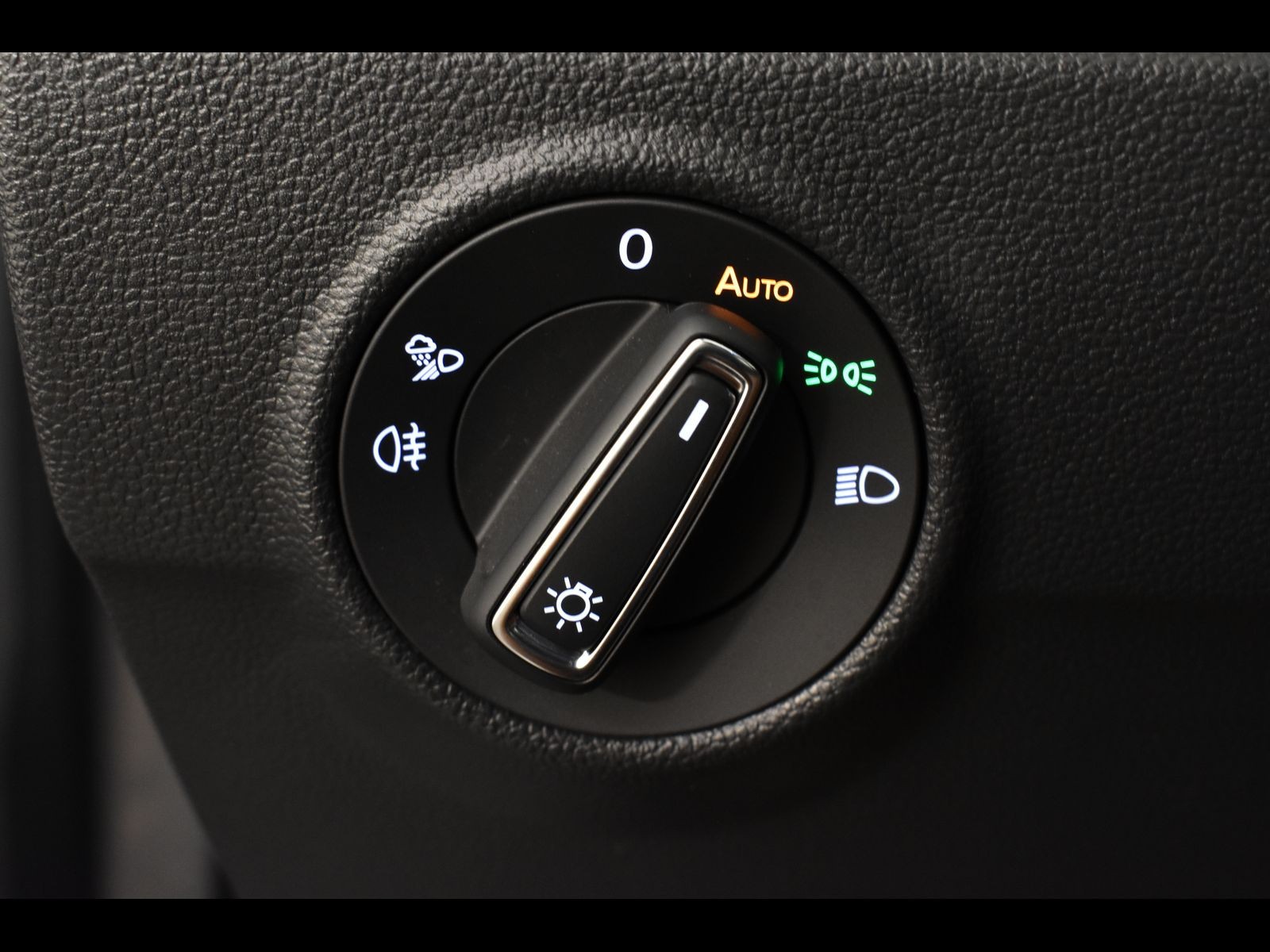 17 - Volkswagen T-Roc 2.0 tdi scr 150cv r line dsg