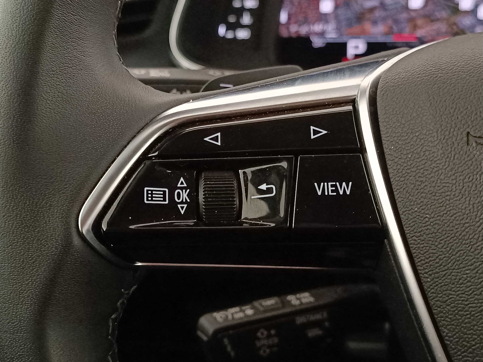 24 - Audi A6 allroad allroad 40 2.0 tdi mhev 12v 204cv business advanced quattro ultra s tronic