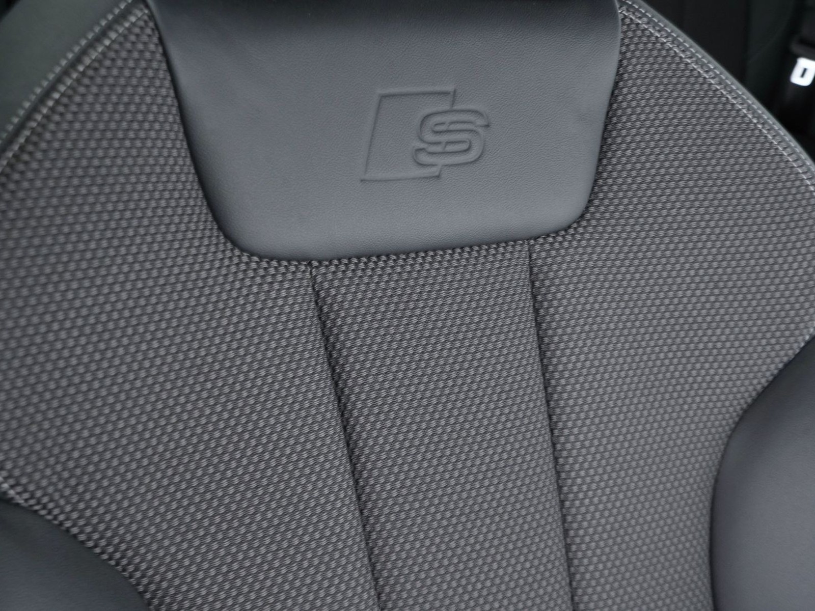 20 - Audi A4 avant 40 2.0 tdi mhev 204cv s line edition quattro s tronic