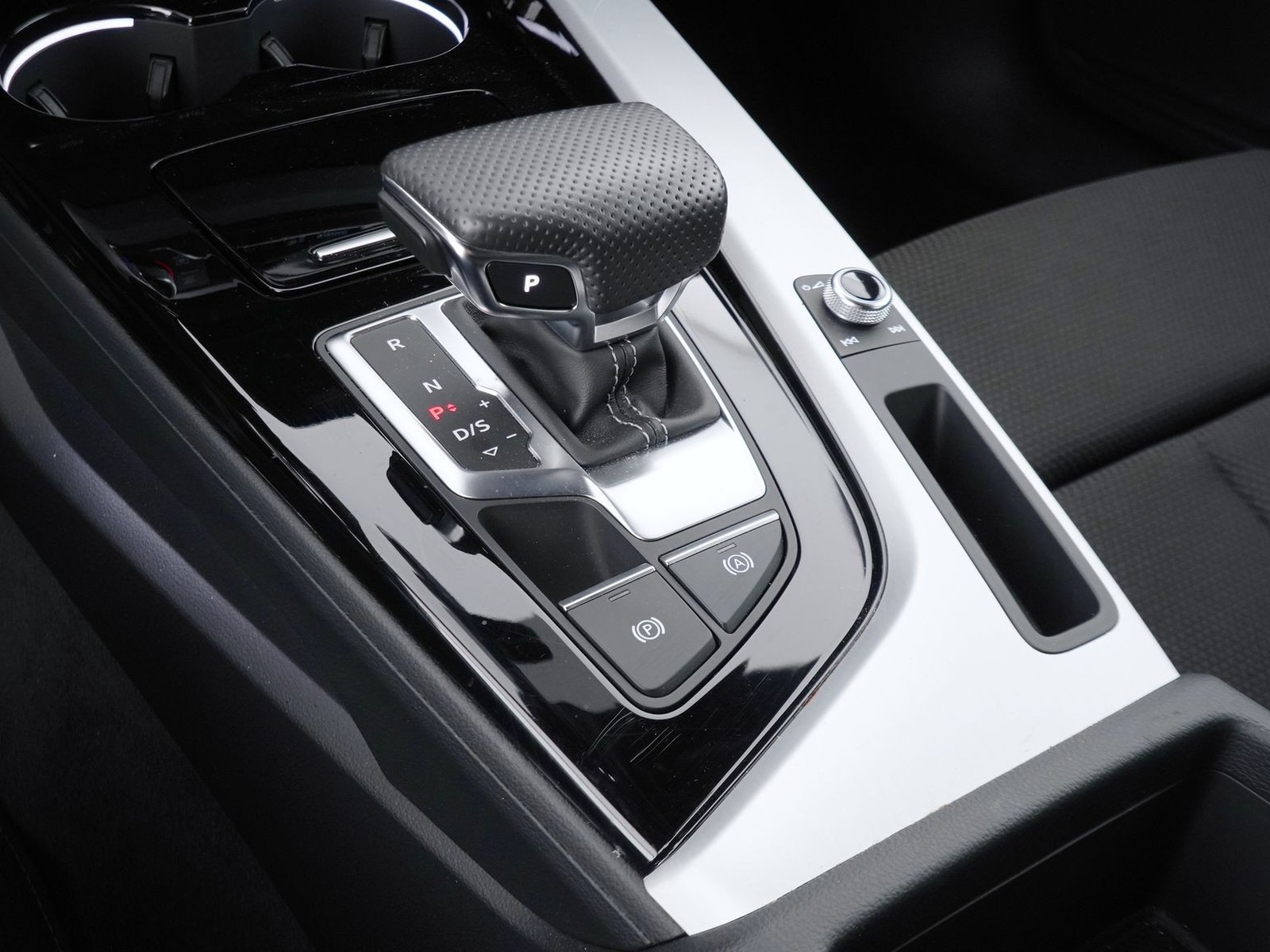 22 - Audi A4 avant 40 2.0 tdi mhev 204cv s line edition quattro s tronic