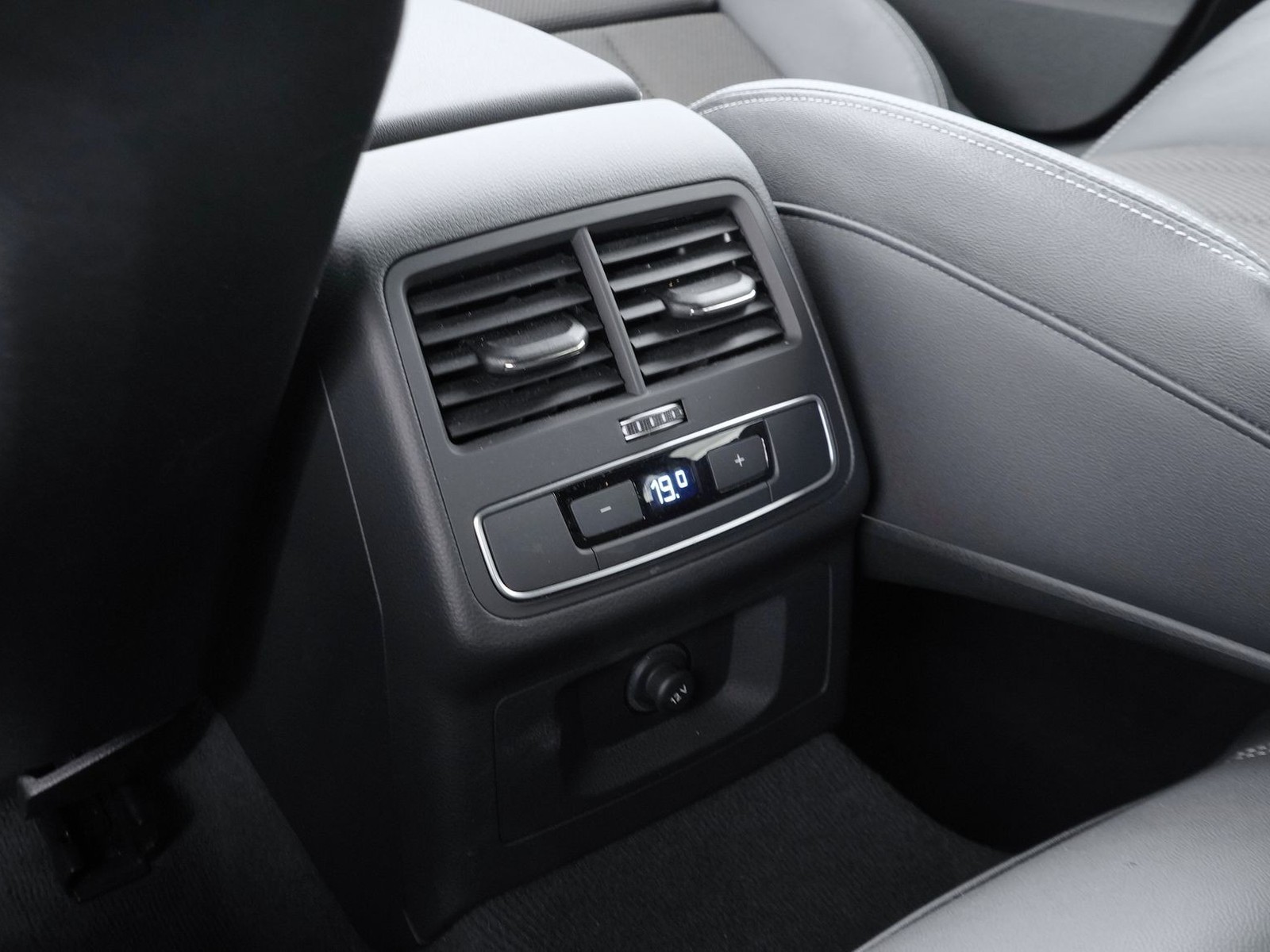 28 - Audi A4 avant 40 2.0 tdi mhev 204cv s line edition quattro s tronic