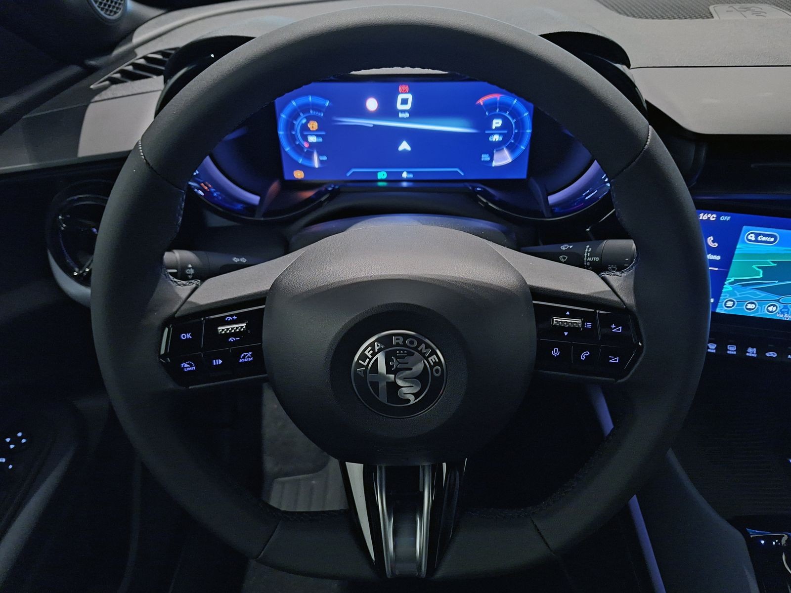 9 - Alfa Romeo Junior 1.2 hybrid 145cv ibrida edct6